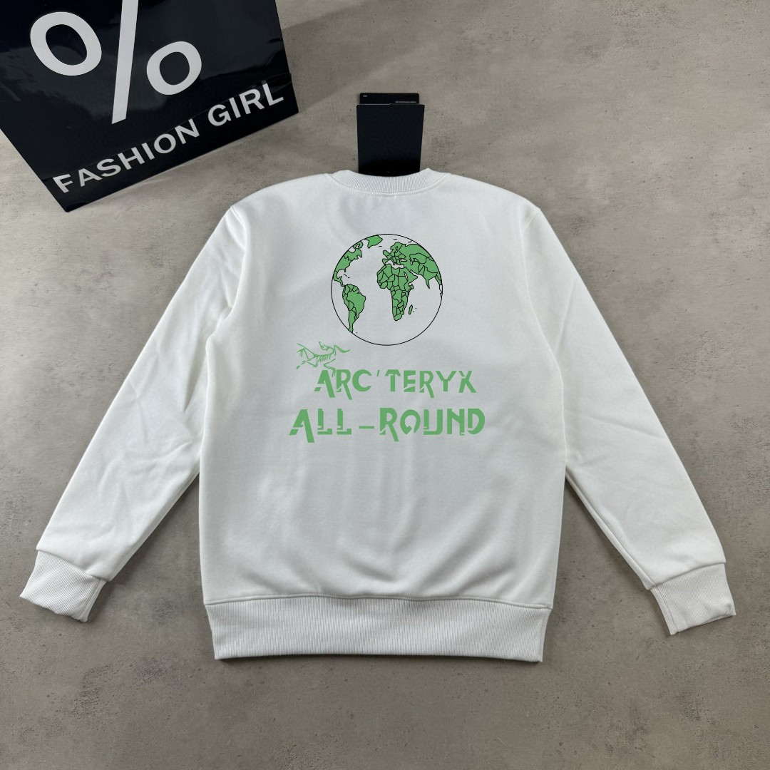 💰75
ARC'TERYX 始祖鸟 限定情侣款圆领抓绒卫衣】
如今热销的顶级流量款!正适秋季穿搭,亲肤透气不起球,时尚又个性,超级洋气的一款,强烈推荐单品,宽松版型休闲舒适不挑人,日常都很实穿时髦百搭~秋季穿刚好而且怎么穿都立体的螺纹拼接,拼接版型很正!而且整体宽松,男女同款,Oversize版型,宽松百搭!
颜色:黑色、白色 咖啡色 深灰色
尺码 :M L XL 2XL 3XL
衣长 肩宽 胸围 袖长
M 65 50 104 54
L 67 52 108 55
XL 69 53 114 56
2XL 71 55 116 57
3XL 73 56 120 58
(手工测量,误差2cm)