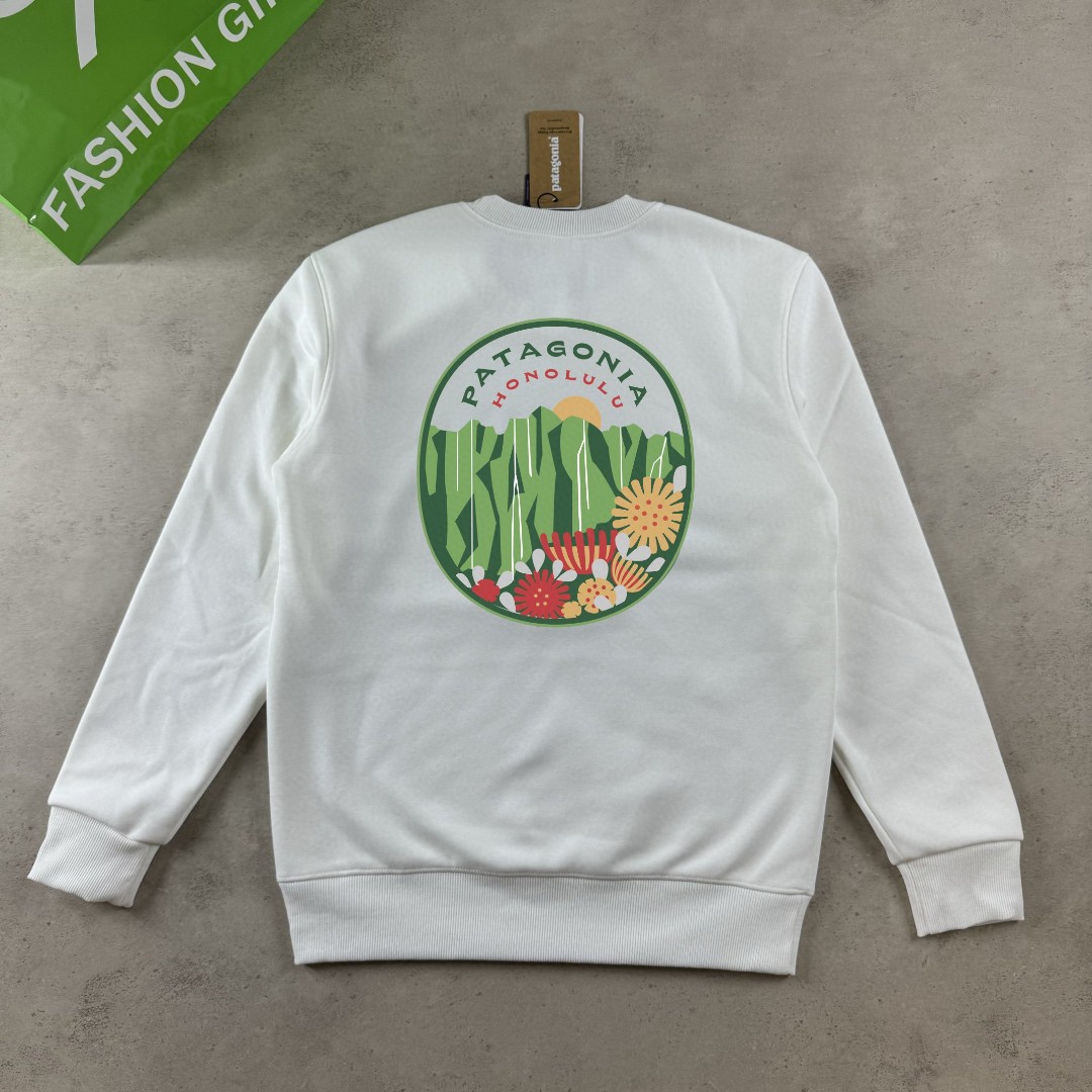 💰75
【Patagonia巴塔哥尼亚 新款夏威夷限定情侣款圆领加绒卫衣】
如今热销的顶级流量款!正适秋季穿搭,亲肤透气不起球,时尚又个性,超级洋气的一款,强烈推荐单品,宽松版型休闲舒适不挑人,日常都很实穿时髦百搭~秋季穿刚好而且怎么穿都立体的螺纹拼接,拼接版型很正!男女同款,百搭!
颜色:黑色、白色 咖啡色 深灰色
尺码 :M L XL 2XL 3XL
衣长 肩宽 胸围 袖长
M 65 50 104 54
L 67 52 108 55
XL 69 53 114 56
2XL 71 55 116 57
3XL 73 56 120 58
(手工测量,误差2cm)