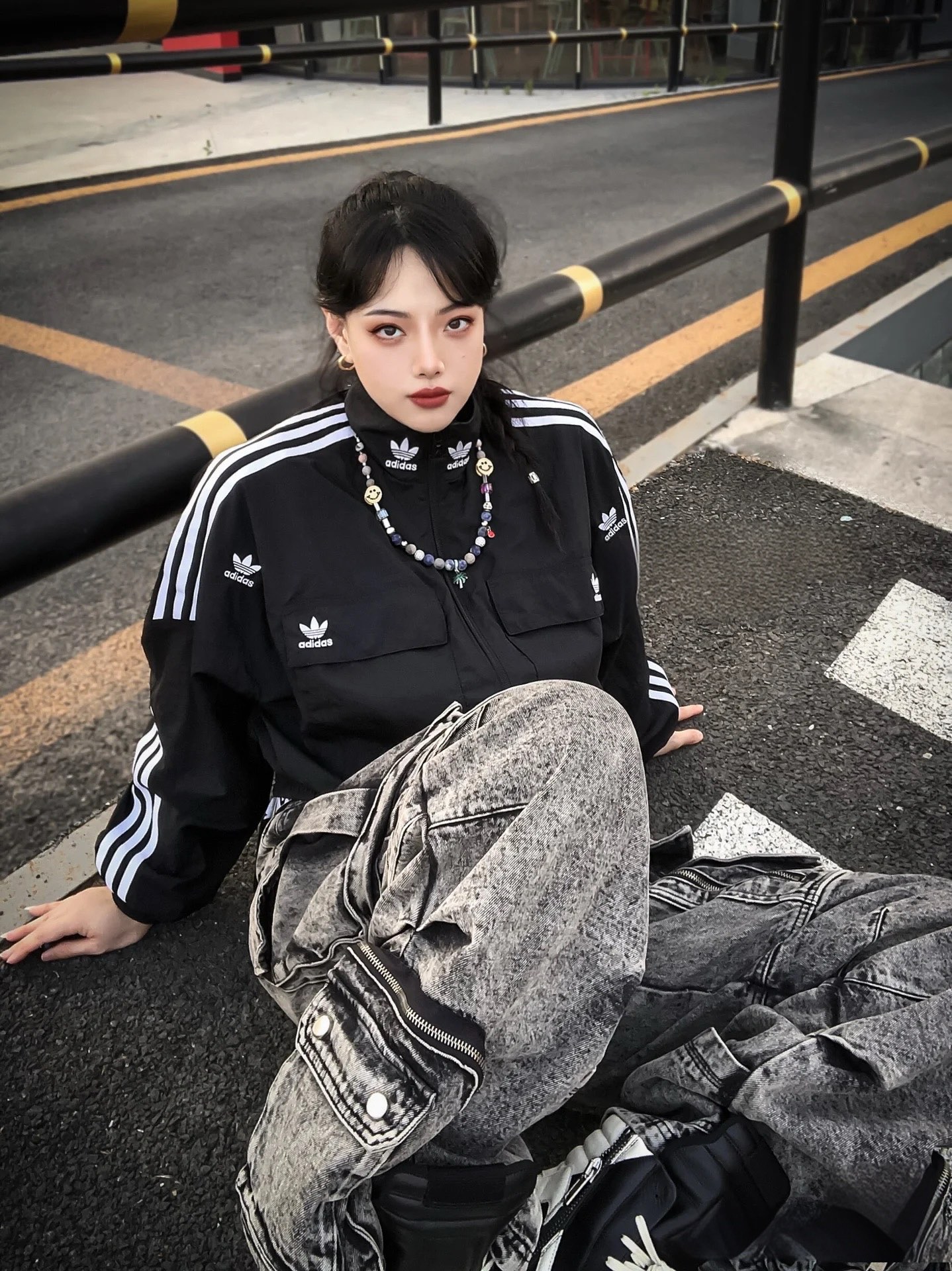 模特上身效果
Adidas/阿迪达斯刺绣 短款拉链开衫外套上衣夹克