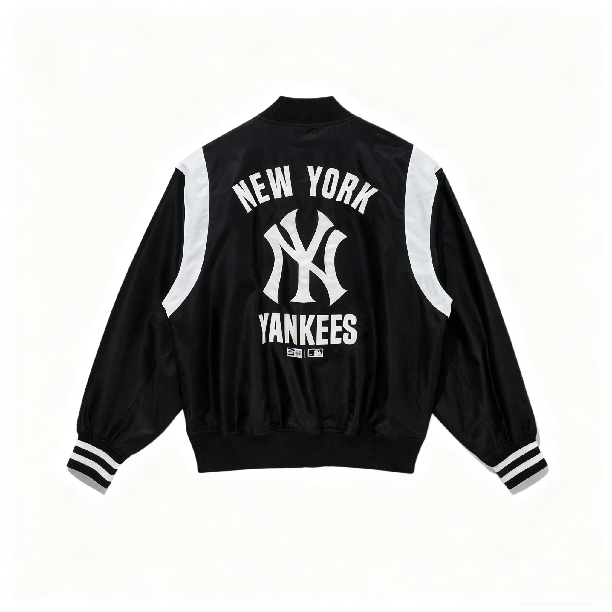 P130💰
(网图,图片拍摄中)
美式复古风直接拉满!经典棒球领+利落剪裁,上身显瘦不臃肿,不管是搭卫衣叠穿,还是单穿配牛仔裤,都自带街头氛围感~
衣服细节超到位,面料挺括有质感,耐穿又显档次,从学生党到通勤族都能穿!得物同款品质,去掉溢价更划算,现在入手,轻松拿捏秋冬穿搭C位,出门回头率绝对高✨
尺码S-XL