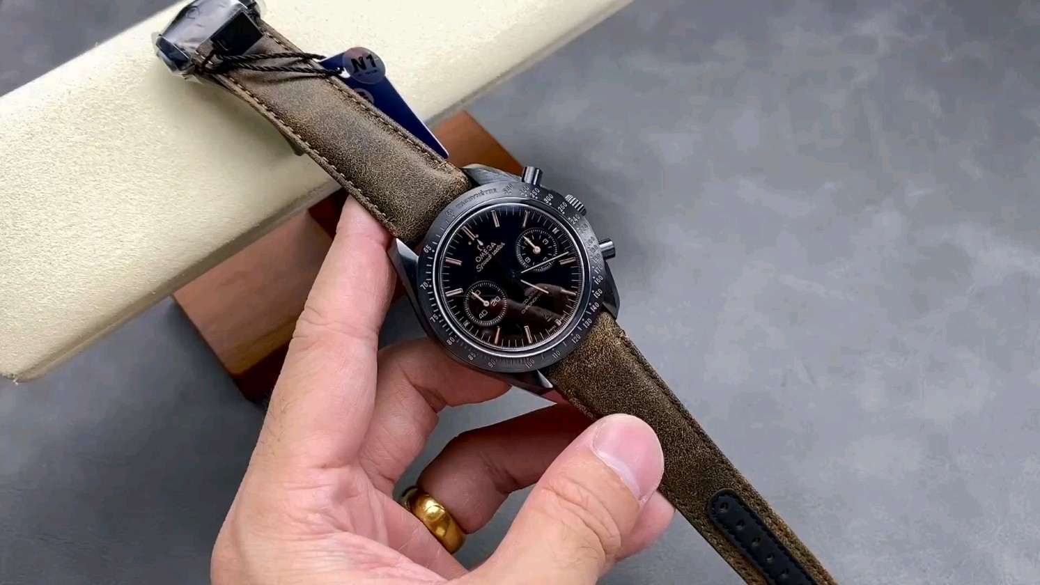 Réplica de mejor calidad
 OMEGA AAAAA+
 Reloj Negro Pulido Nylon 9300 Movement