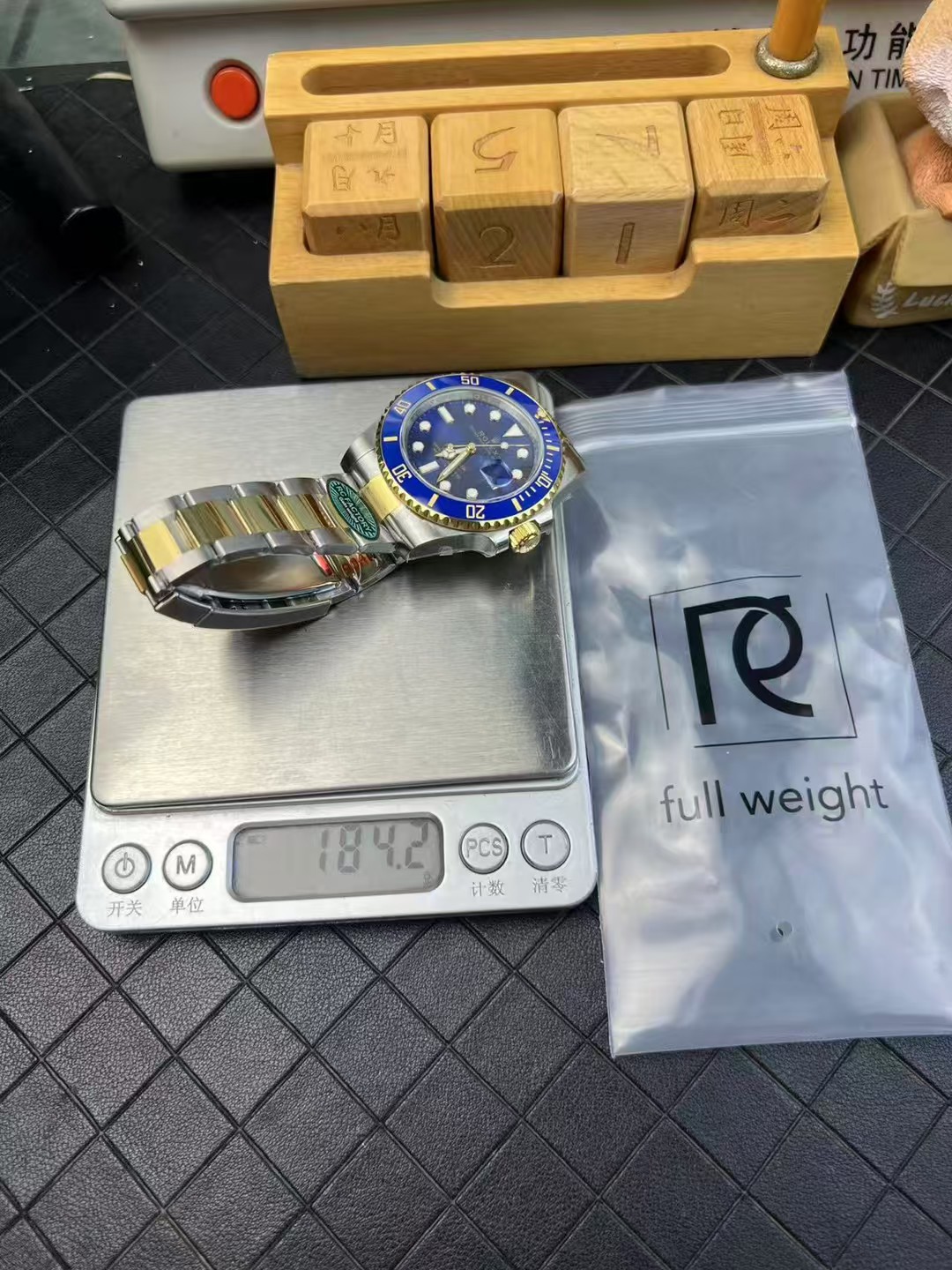 歐米伽Seamaster 20週年新款一次看！青銅金、綠松石盤哪款最值得下手？