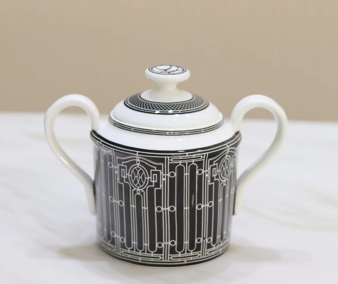 Louis Vuitton Haute Couture Classic Luxury Handbag Shoulder Crossbody 3