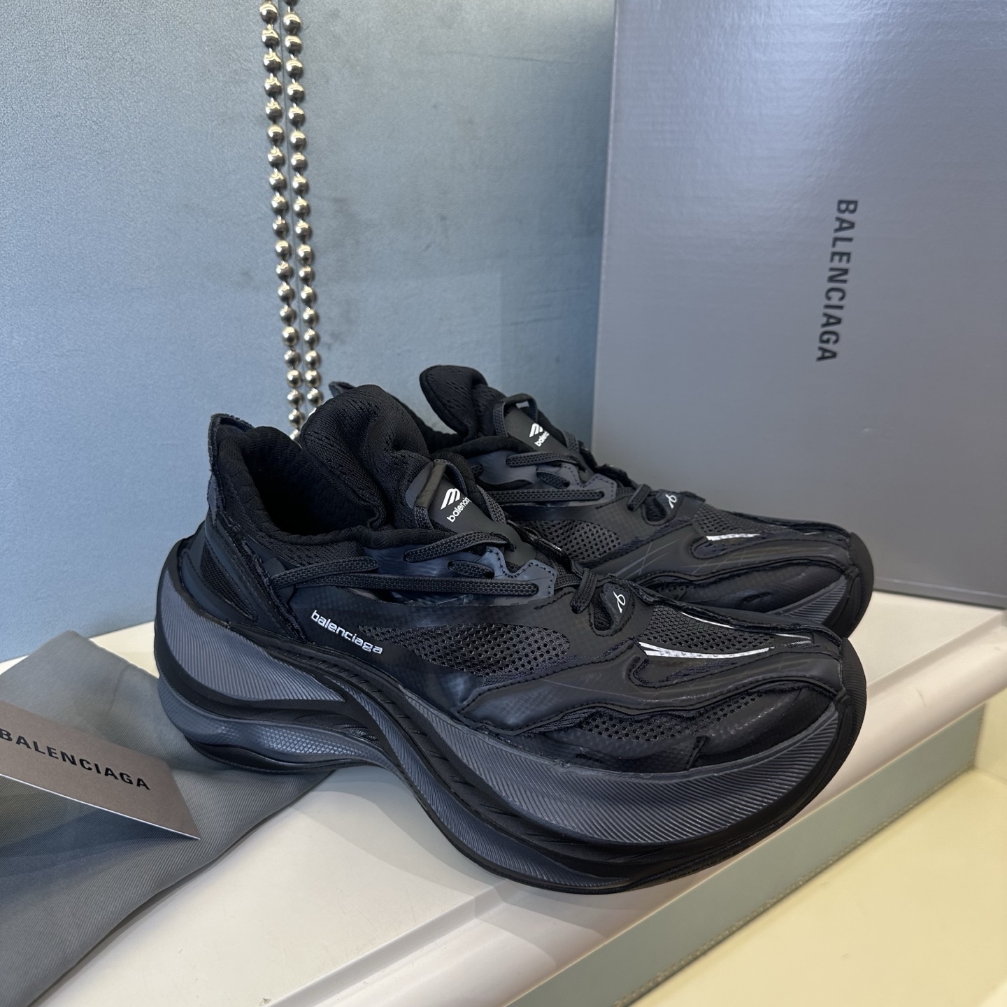NO:871475,Balenciaga Balenciaga 26th Generation Jet Embossed Print Round Toe Thick Sole 4.25cm Low-top Dad Shoes Men's Black Produced by Balenciaga, a well-established factory in the market. Needless to say quality and price. Made from original raw materials. Details are restored. This style is much lighter than the previous style. The extra thick sole is 4-5cm taller. High street style. Code DFC440450, dad shoes, balenciaga, balenciaga19860909Balenciaga巴黎世家26代 Jet 压纹印花 圆头厚底4.25cm 低帮 老爹鞋 男款 黑色 市场老牌巴黎世家大厂出品 品质价格无需多言 原鞋原材料打造 细节还原 此款相对之前款式轻质很多 超厚鞋底增高4-5cm 高街风格 编码DFC440450,老爹鞋,balenciaga,balenciaga,Women's Shoes