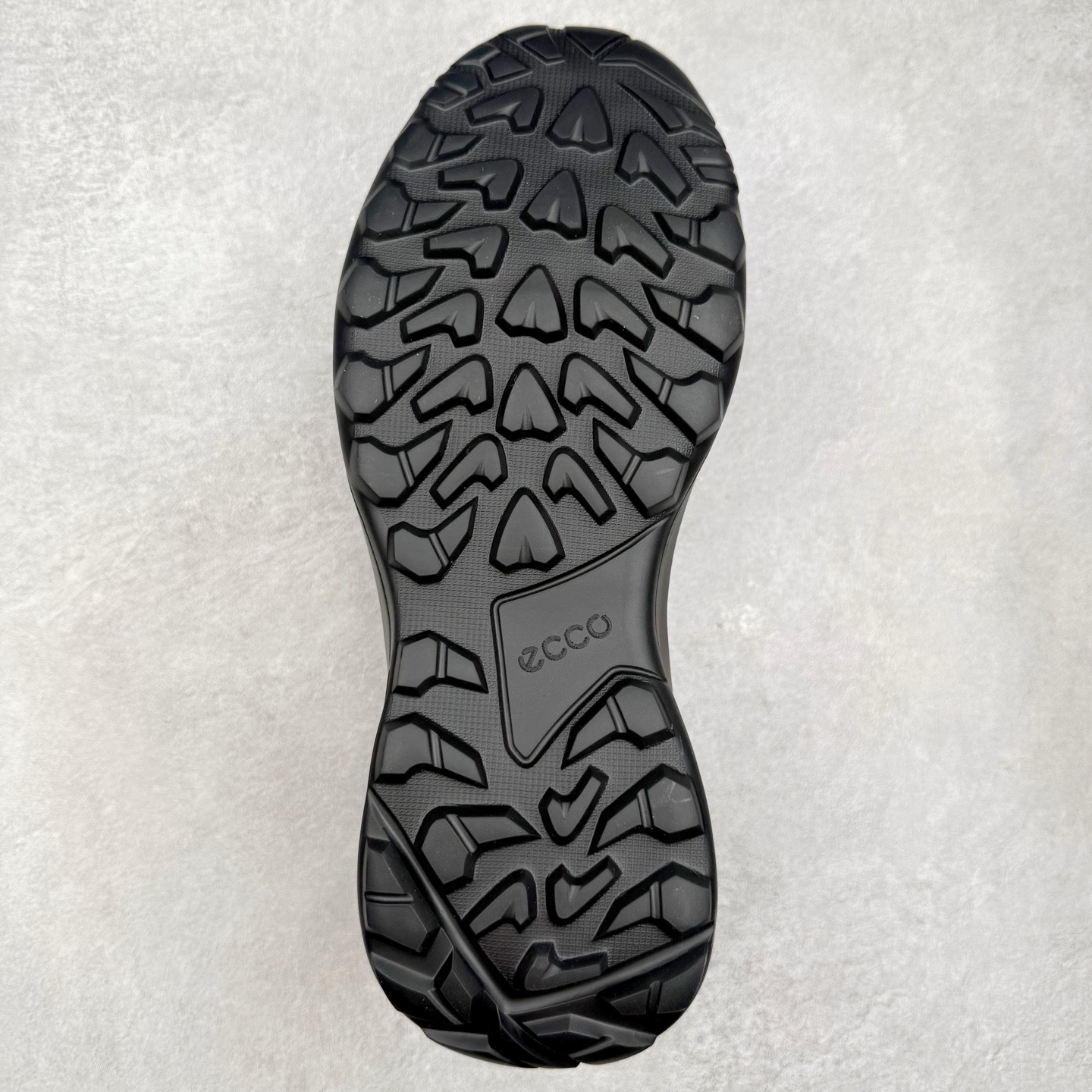 882594黑 ECCO爱步男款运动鞋 户外防水透气防滑复古跑鞋时尚拼接徒步鞋