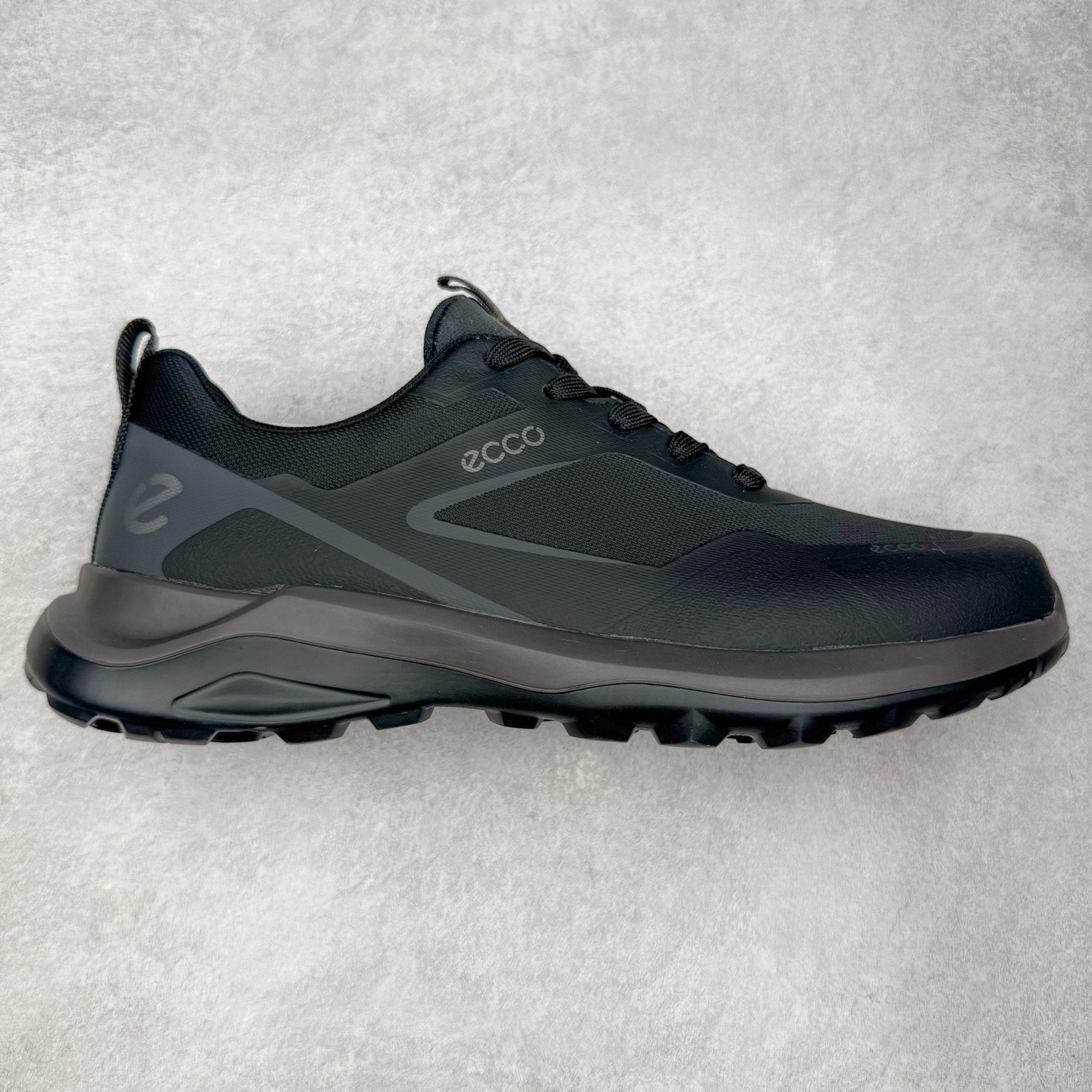 882594黑 ECCO爱步男款运动鞋 户外防水透气防滑复古跑鞋时尚拼接徒步鞋