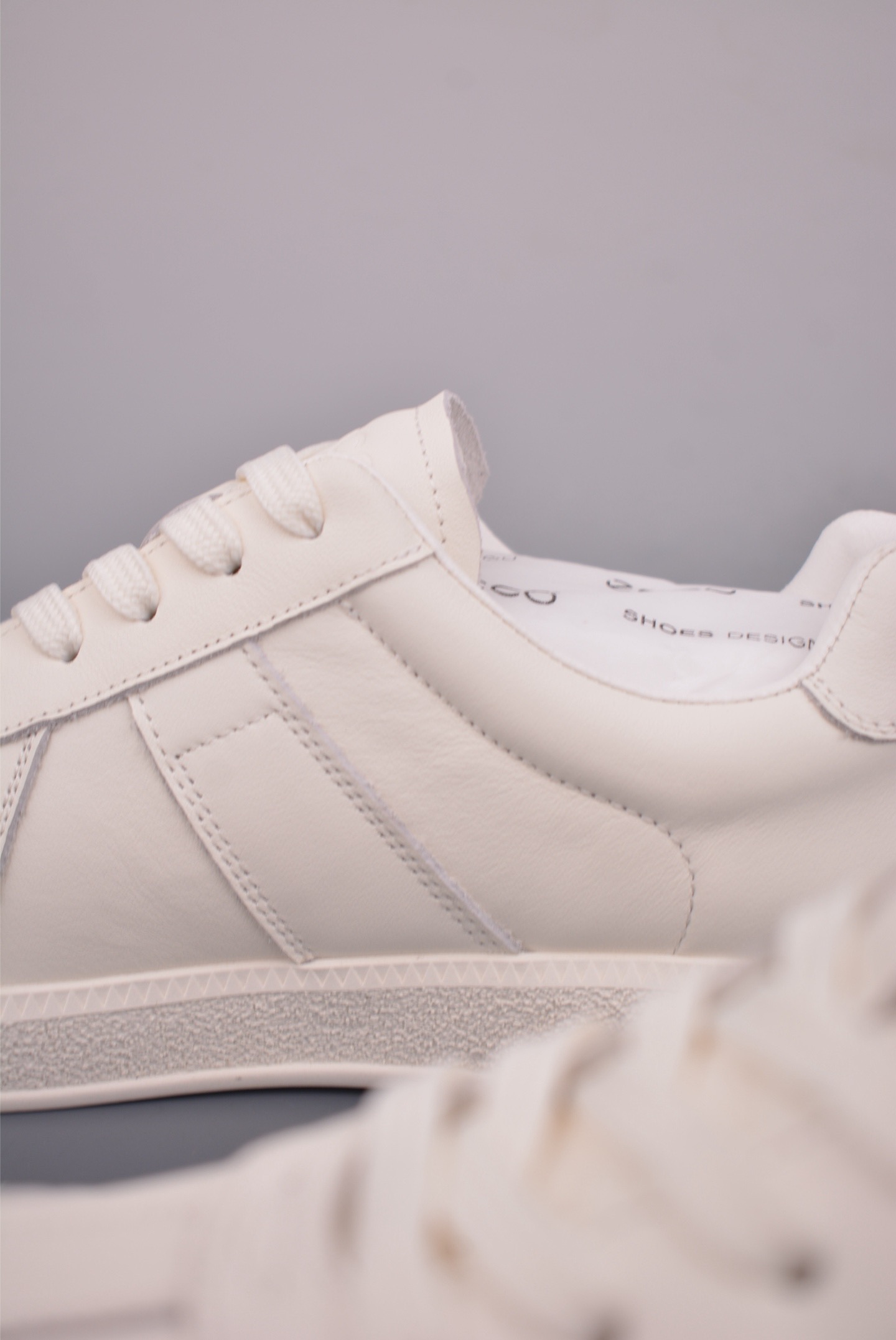 300 ECCO爱步男鞋德训鞋秋 经典时尚百搭舒适小白鞋男 635398白-Chinese UA Cheap High Quatity Brand Clothes Bags handbags Sneakers wholesale wholesaler seller from China Factory suppliers Fashion Clothing Shoes best Quality Beautiful Price 300 ECCO爱步男鞋德训鞋秋 经典时尚百搭舒适小白鞋男 635398白