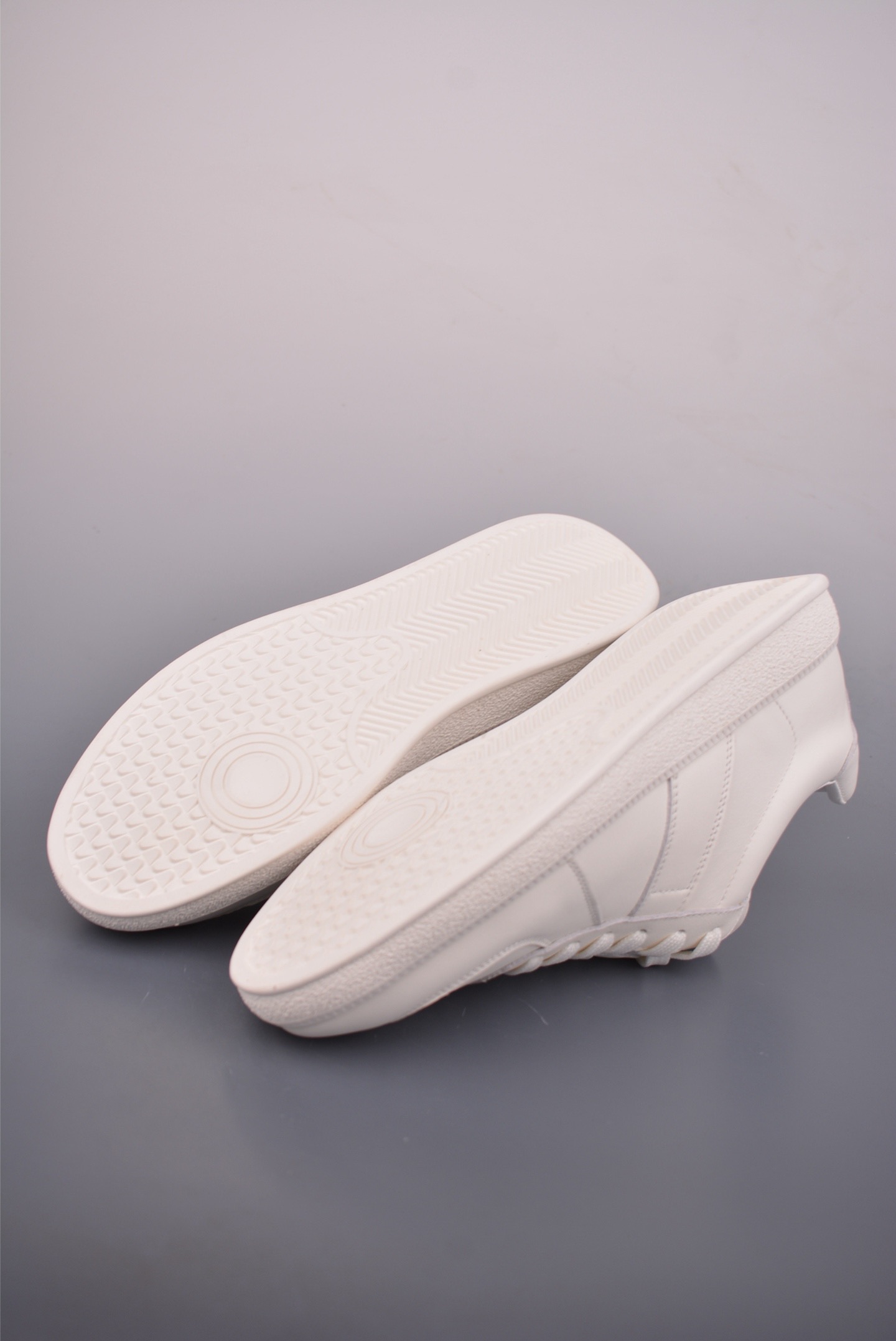 300 ECCO爱步男鞋德训鞋秋 经典时尚百搭舒适小白鞋男 635398白-Chinese UA Cheap High Quatity Brand Clothes Bags handbags Sneakers wholesale wholesaler seller from China Factory suppliers Fashion Clothing Shoes best Quality Beautiful Price 300 ECCO爱步男鞋德训鞋秋 经典时尚百搭舒适小白鞋男 635398白