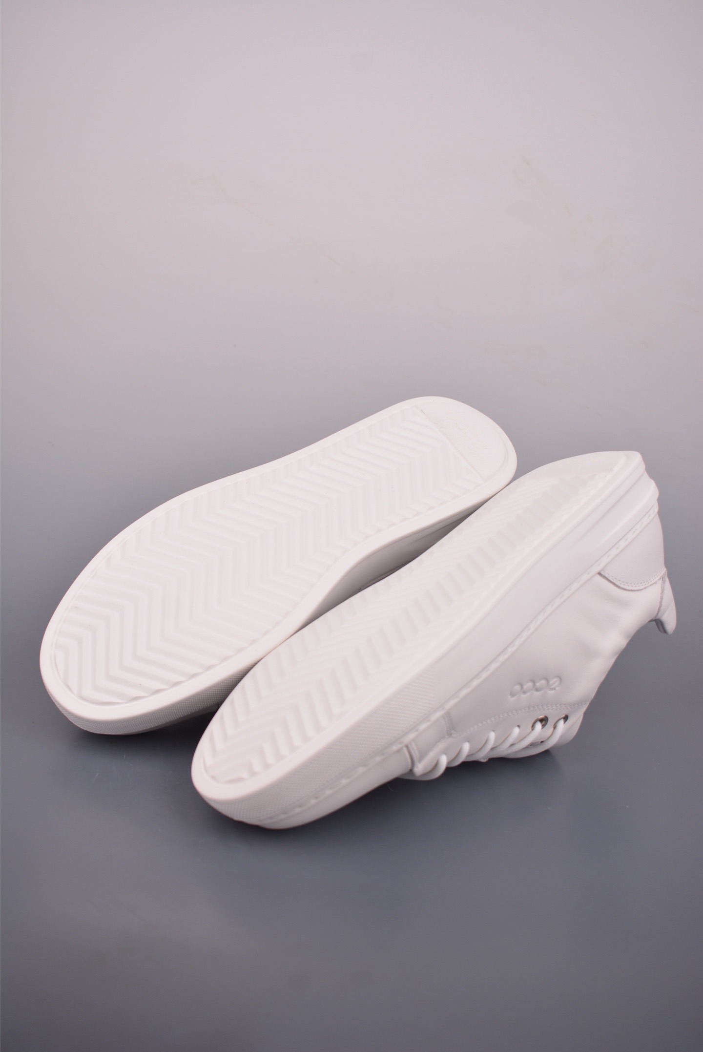 300 Ecco爱步休闲鞋子男鞋 透气防水百搭休闲板鞋 柔酷7号系列经典小白鞋 470364白-Chinese UA Cheap High Quatity Brand Clothes Bags handbags Sneakers wholesale wholesaler seller from China Factory suppliers Fashion Clothing Shoes best Quality Beautiful Price 300 Ecco爱步休闲鞋子男鞋 透气防水百搭休闲板鞋 柔酷7号系列经典小白鞋 470364白