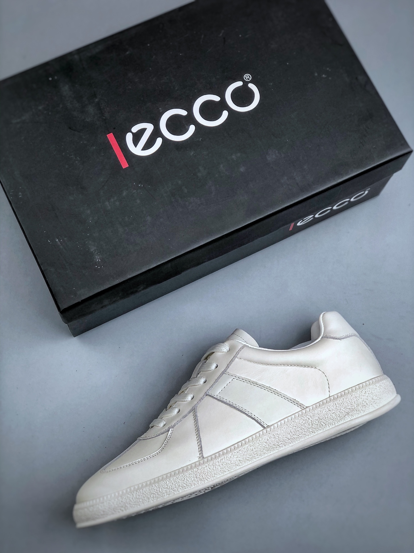 300 ECCO爱步男鞋德训鞋秋 经典时尚百搭舒适小白鞋男 635398白