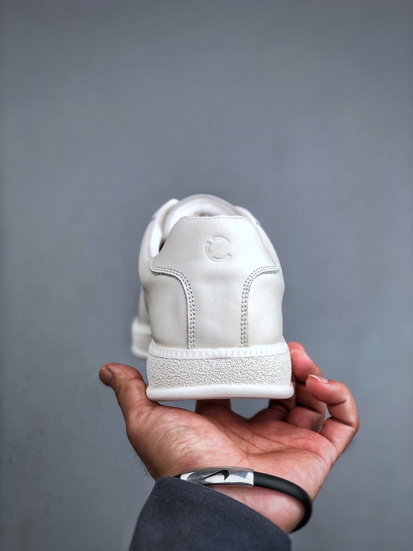 300 ECCO爱步男鞋德训鞋秋 经典时尚百搭舒适小白鞋男 635398白