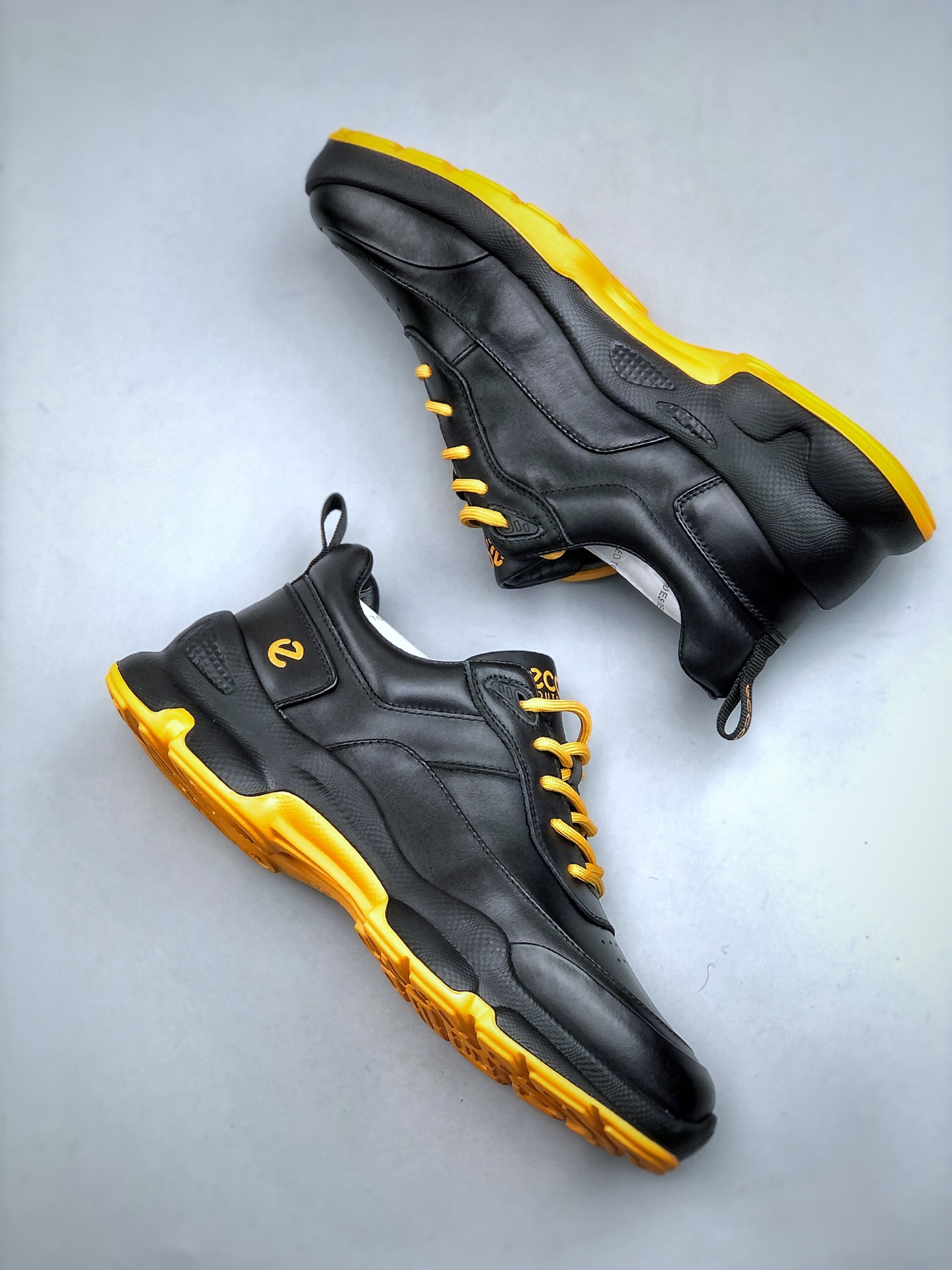 300 ECCO爱步运动鞋男 秋季双色拼接透气舒适跑步鞋 825922黑