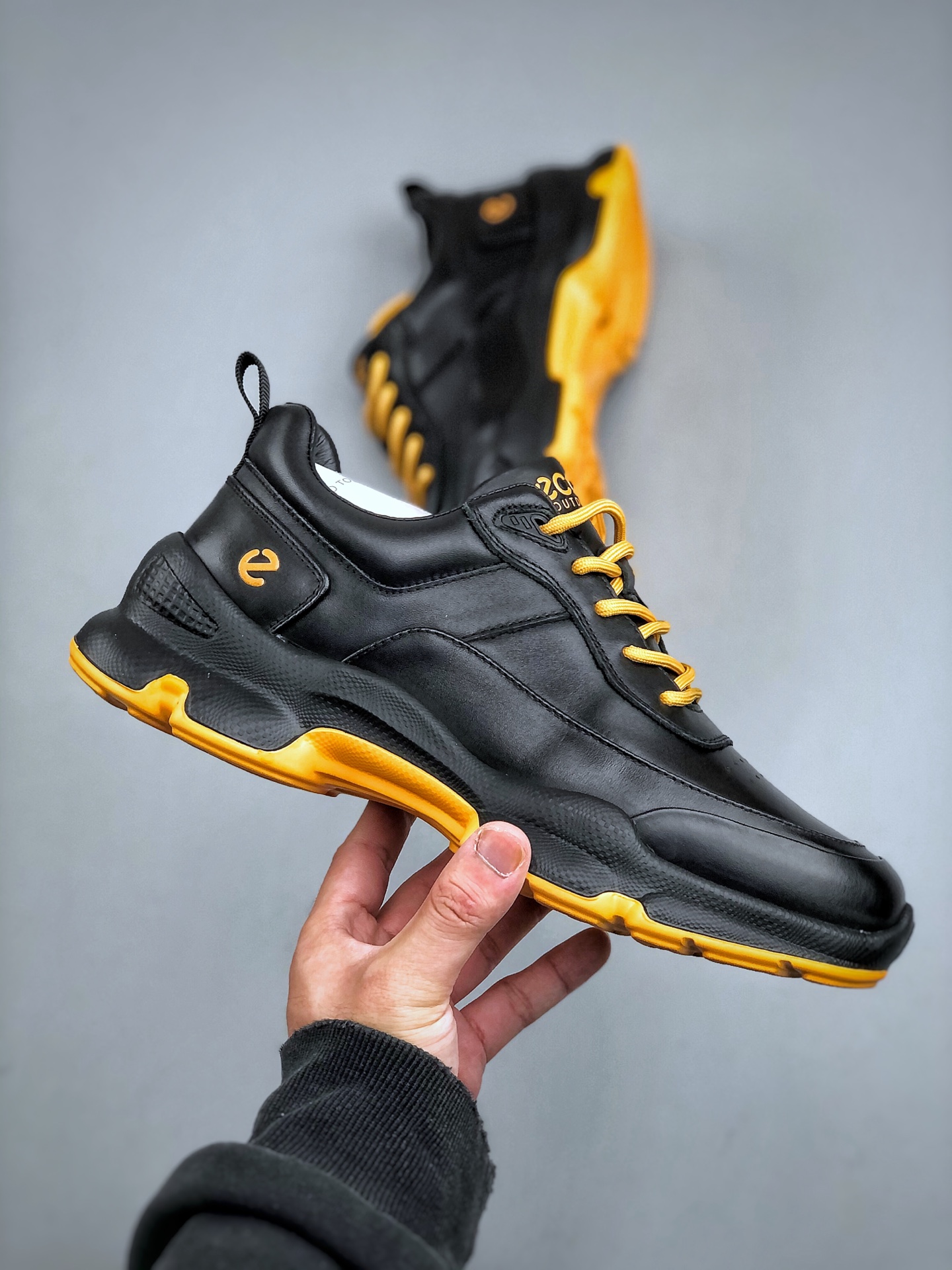 300 ECCO爱步运动鞋男 秋季双色拼接透气舒适跑步鞋 825922黑