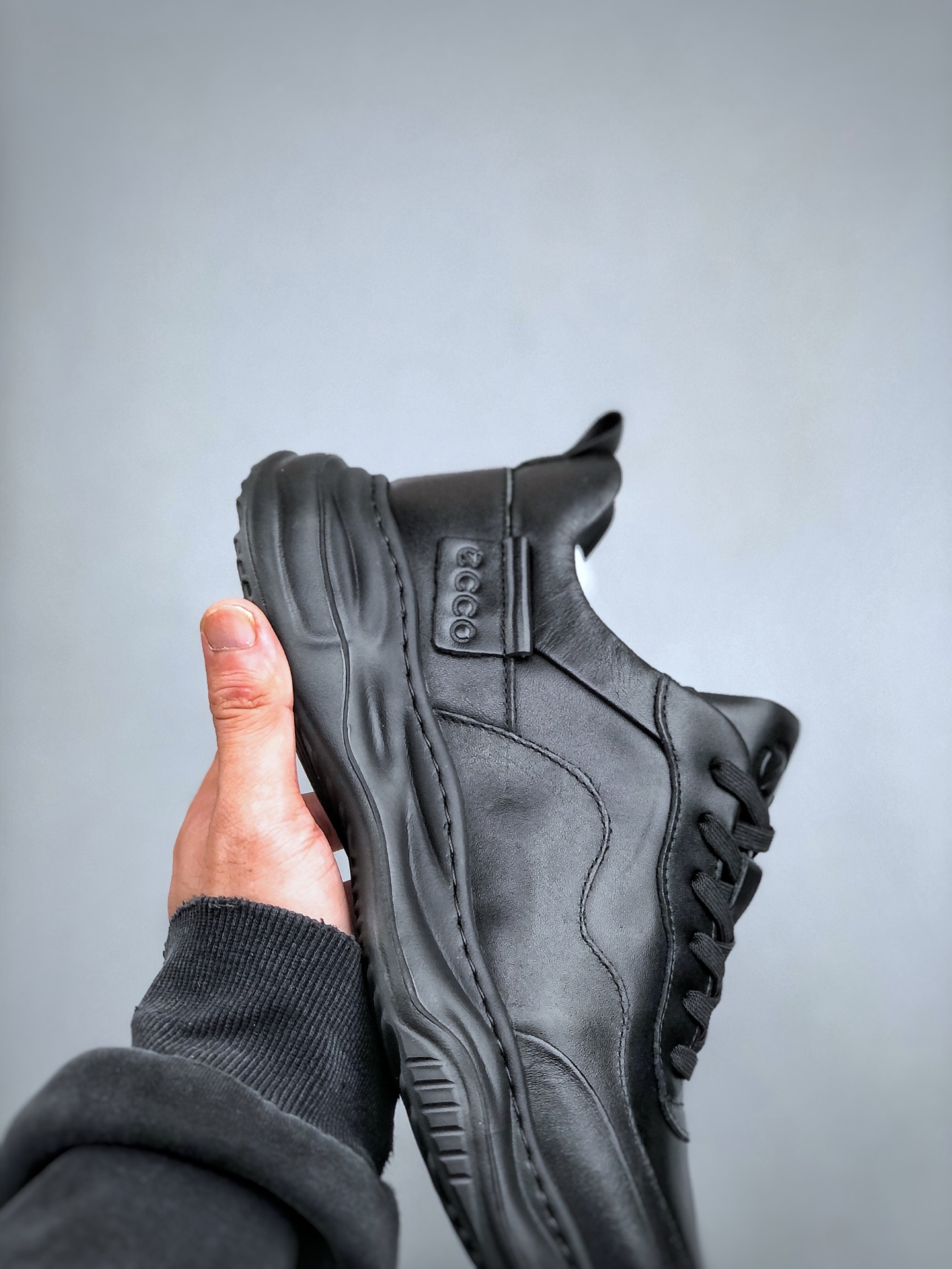 300 ECCO爱步跑步鞋百搭舒适 秋冬新款厚底休闲运动鞋男鞋 518821黑