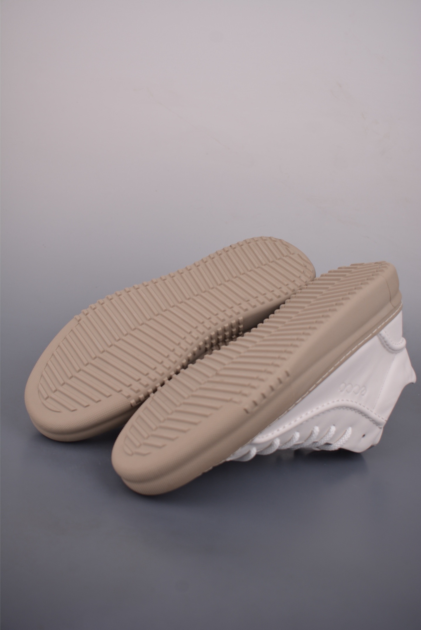 502316白 ECCO爱步男鞋中高帮热门款 厚底增高潮酷板鞋-Chinese wholesaler seller Clothes Bags handbags wholesale Shoes High Quatity wholesaler seller Cheap Sneakers from China Factory Chinese suppliers china wholesale clothing wholesaler seller 502316白 ECCO爱步男鞋中高帮热门款 厚底增高潮酷板鞋