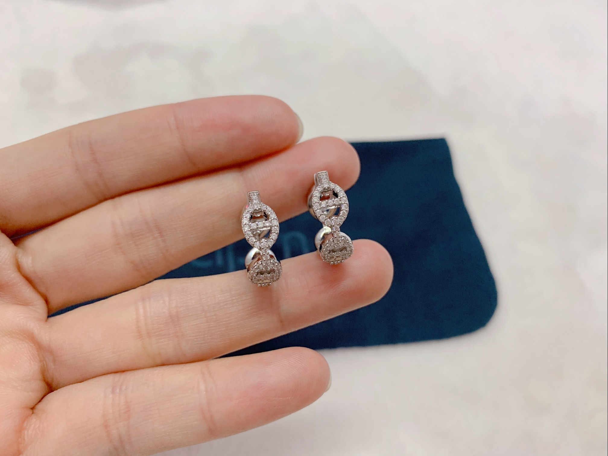 ⭐️[新品]⭐️APM Maille Marin银白色圈形耳环简约时尚女耳饰生日礼物