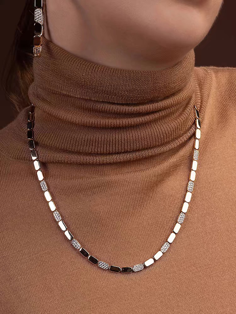 APM 精致玫瑰金可调节项链女生简约饰品手饰生日礼物。