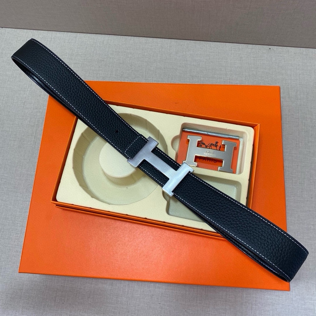 Hermès leather belt and bag gift set, shown in the complete original source image set. 5