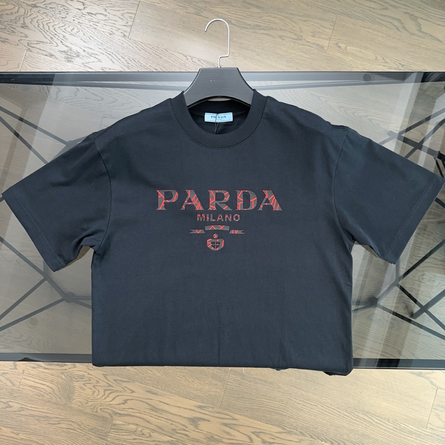 Prada Camiseta de Manga Corta con Logo Estampado para Hombre 3 i1749363199498 6260 0 2