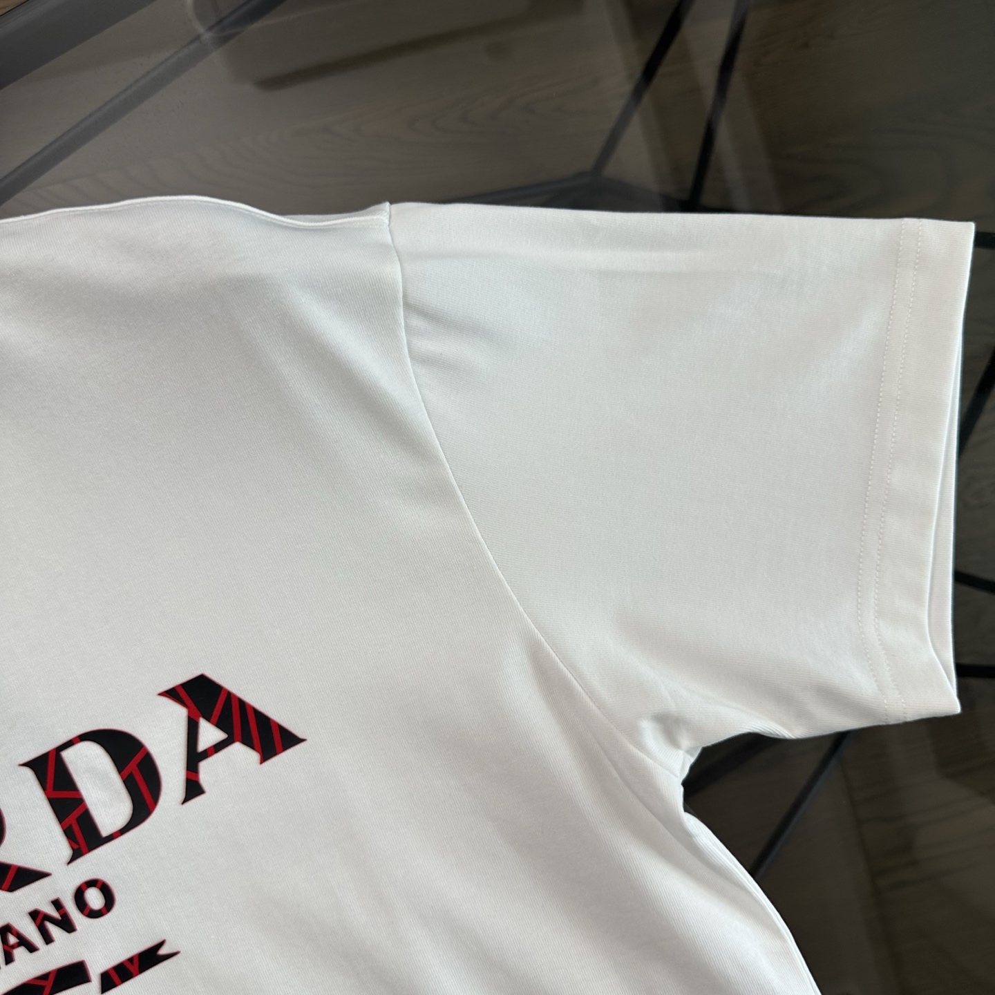 Prada Camiseta de Manga Corta con Logo Estampado para Hombre 7 i1749363199590 4499 0 7