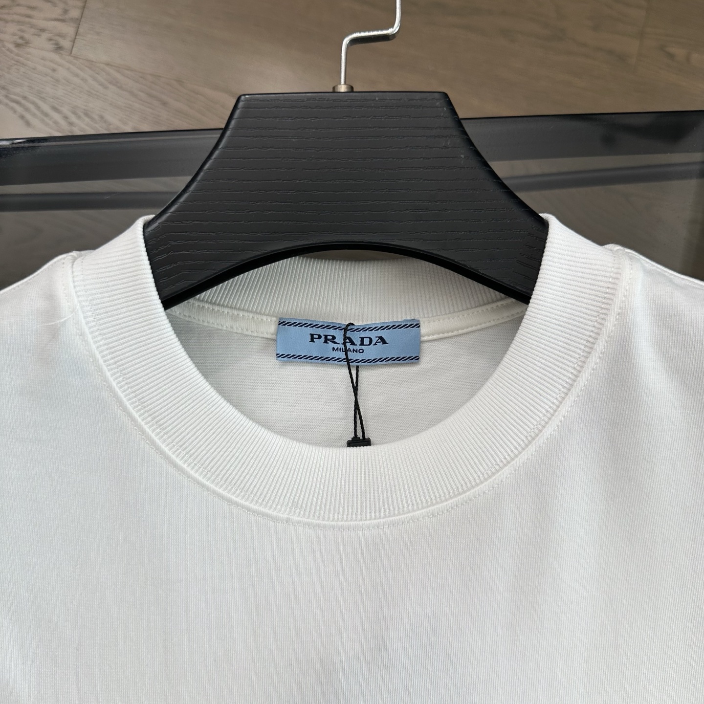 Prada Camiseta de Manga Corta con Logo Estampado para Hombre 6 i1749363200480 805 0 6