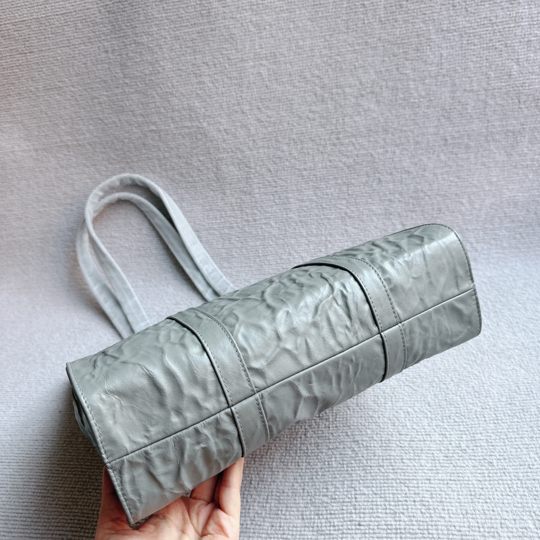 Double 11 benefits 800, Prada all-cow leather tote bag, made of natural textured glossy soft sheepskin. The texture is incomparable, and the hand