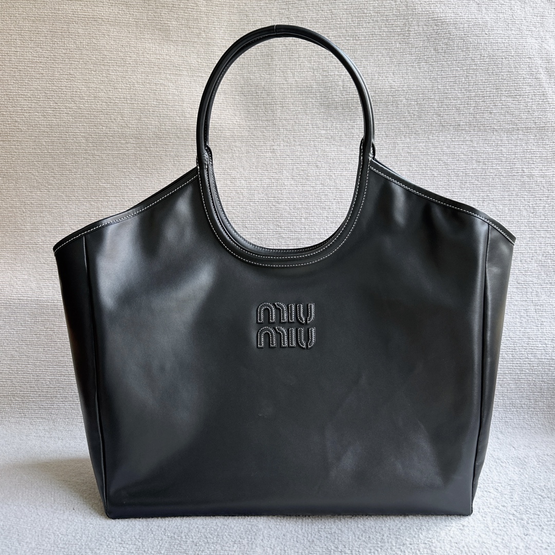 Miu Miu Miumiu IVY tote bag, handmade from imported first-layer calfskin, with a unique three-dimensional design of the outer seam on the logo, a