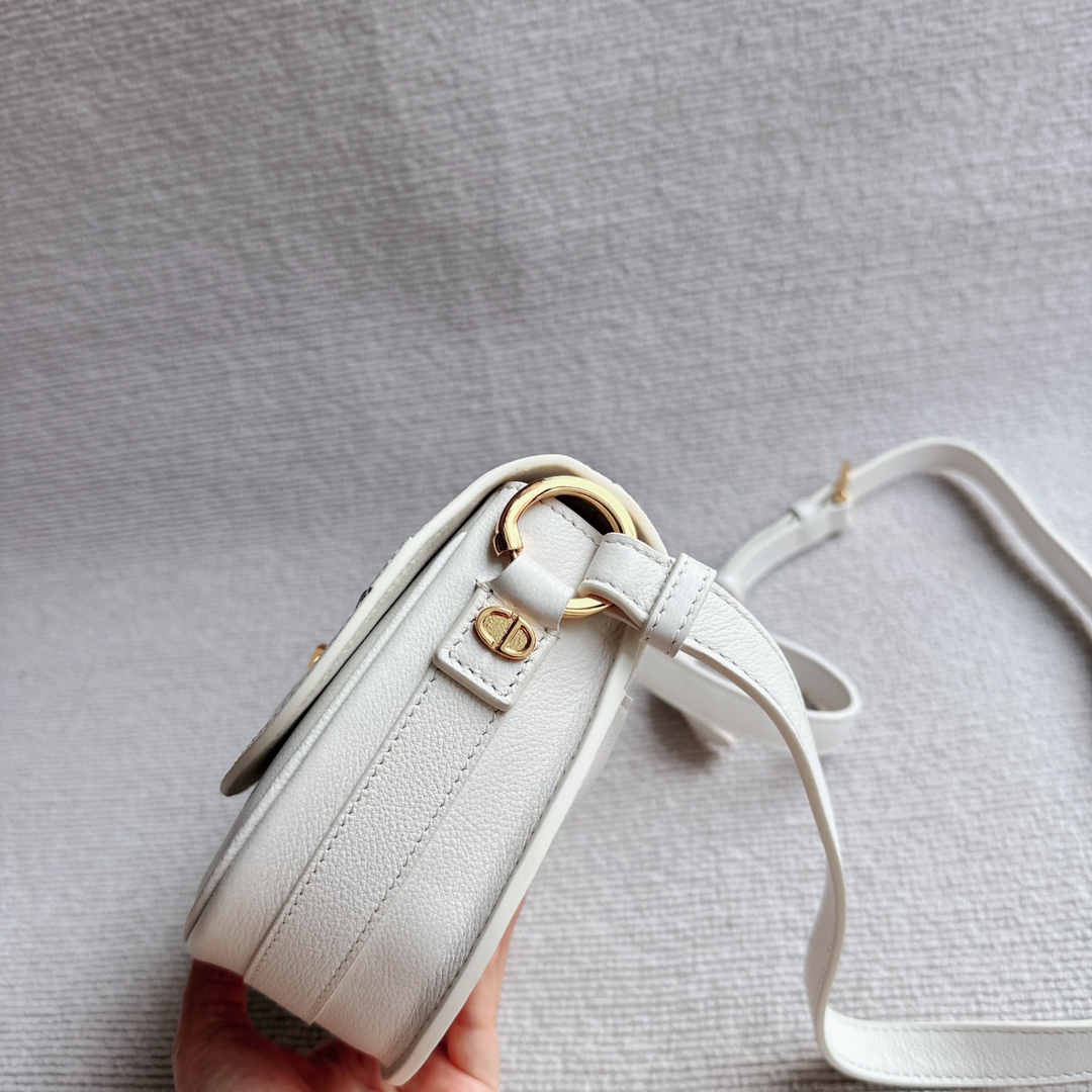 Dior CD Besace small all-leather saddle bag is carefully crafted from cowhide. The flap is decorated with an eye-catching vintage gold-finish met