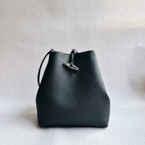 Longchamp Le Roseau Sac Seau en Cuir Grainé avec Bandoulière Amovible 1 Longchamp Le Roseau Sac Seau en Cuir Grainé avec Bandoulière Amovible