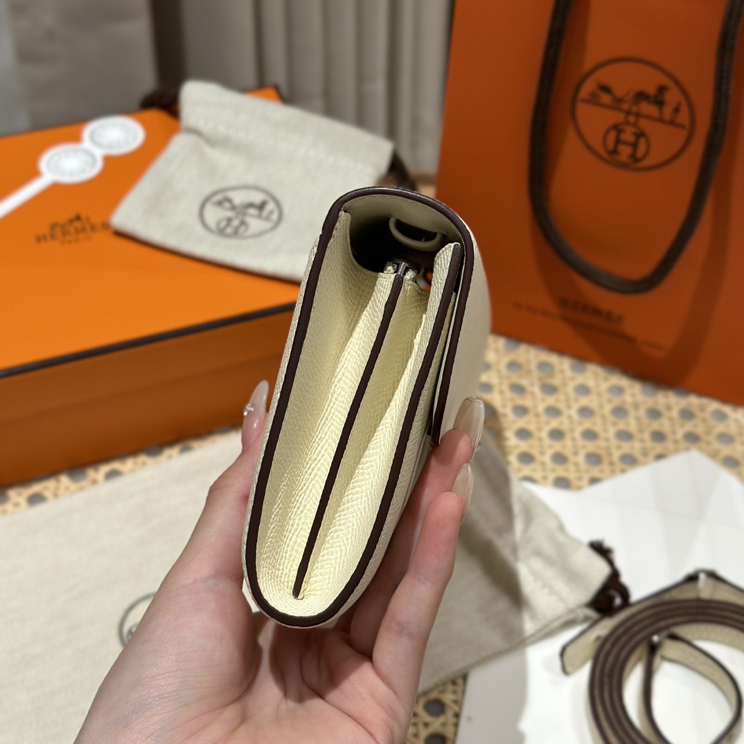 Hermès Handmade Constance Constance to go, cream white, palm print leather, lizard crocodile stitching silver buckle WOC series