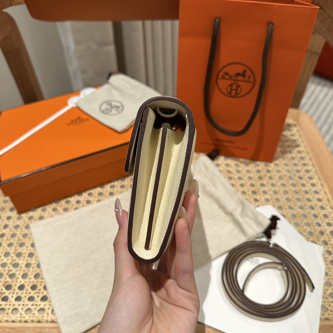 Hermès Handmade Constance Constance to go, cream white, palm print leather, lizard silver buckle WOC series