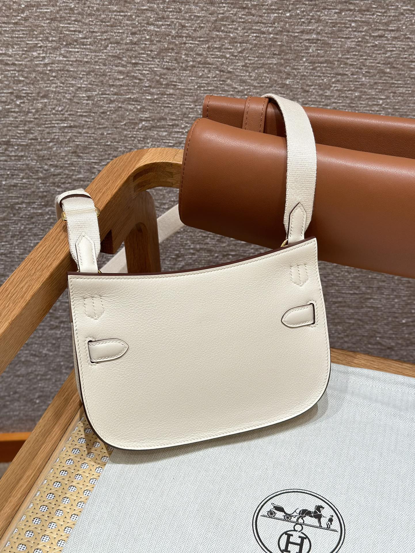 Elegant Mini Jypsiere 23cm Swift Leather Cream White Gold Buckle Handbag 2 i1714916588 5484 8