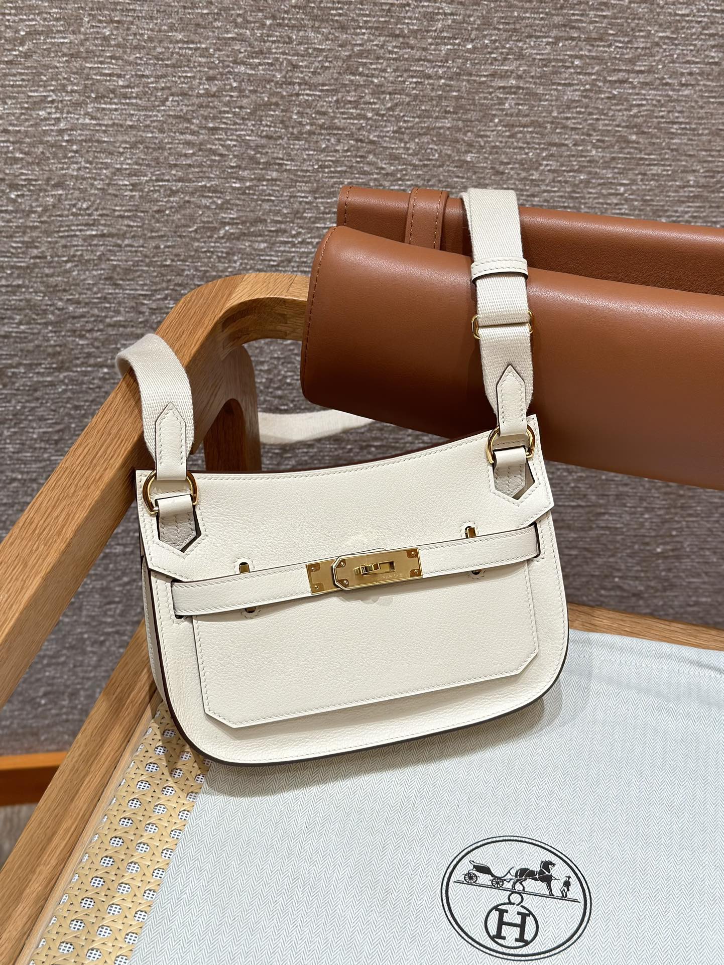 Elegant Mini Jypsiere 23cm Swift Leather Cream White Gold Buckle Handbag 1 i1714916588 7801 6