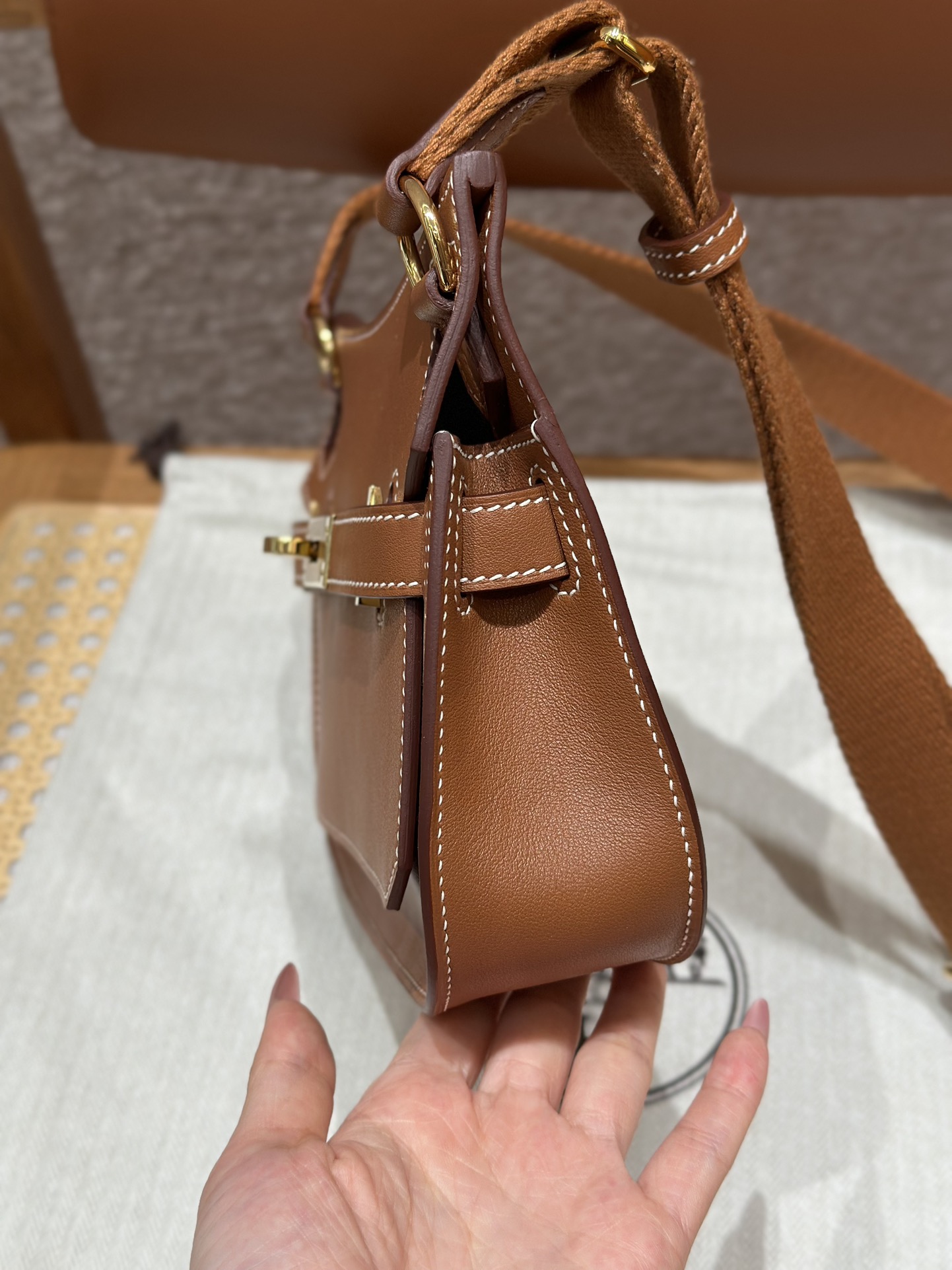 Hermès Mini Jypsiere 23cm Gold Brown Swift Leather Gold Hardware 8 i1714916777 1307 4