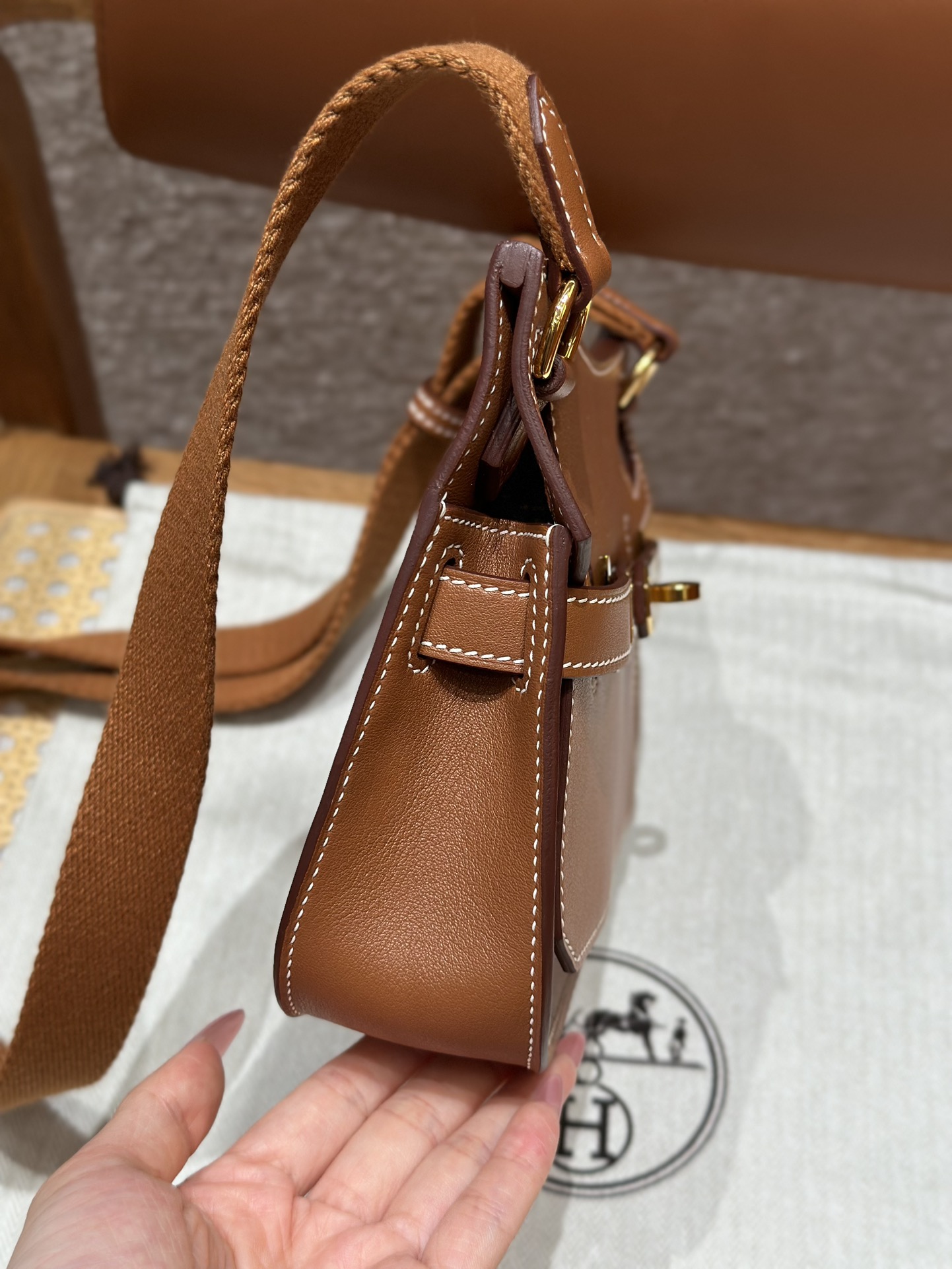 Hermès Mini Jypsiere 23cm Gold Brown Swift Leather Gold Hardware 9 i1714916777 6576 3
