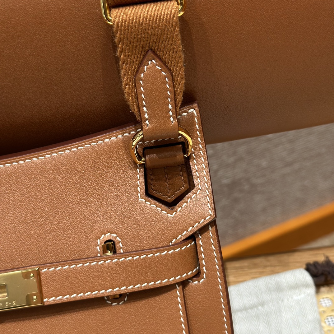 Hermès Mini Jypsiere 23cm Gold Brown Swift Leather Gold Hardware 4 i1714916777 8085 1