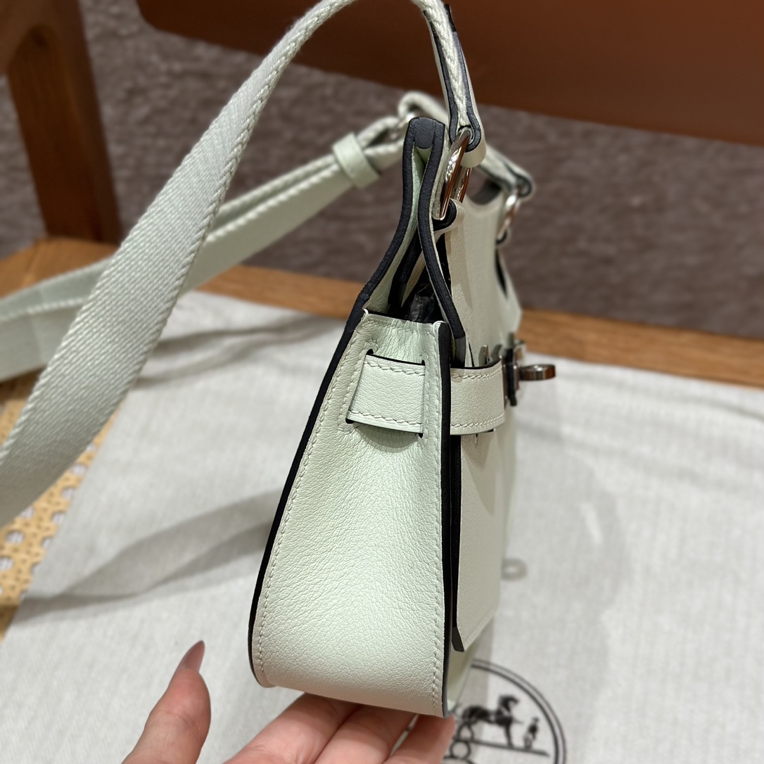 Mini Jypsiere 23cm Swift Leather Shoulder Bag with Silver Hardware 7 i1714917058 1885 0