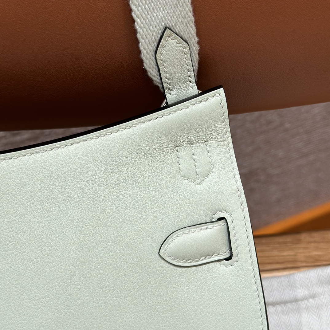 Mini Jypsiere 23cm Swift Leather Shoulder Bag with Silver Hardware 8 i1714917058 2477 5
