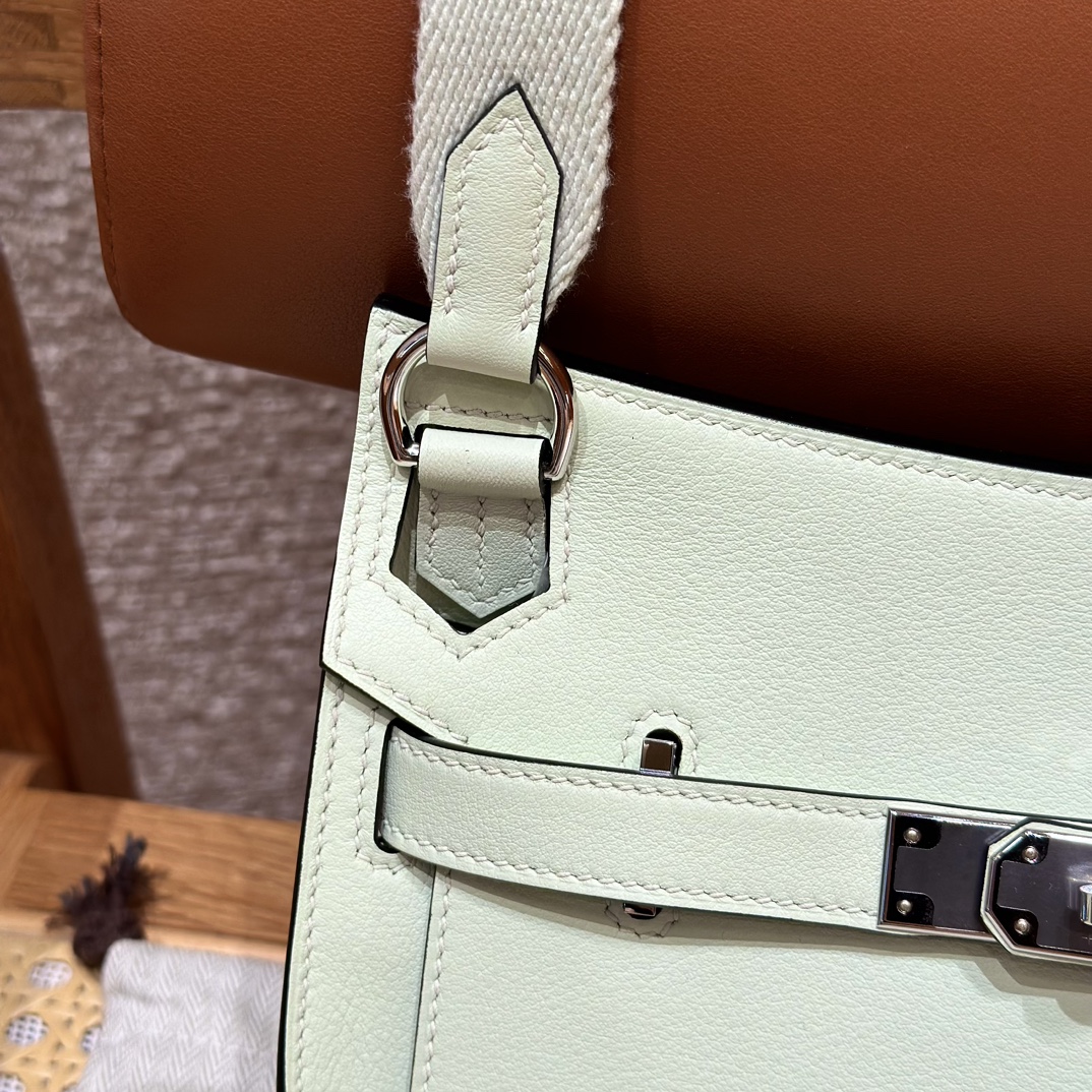 Mini Jypsiere 23cm Swift Leather Shoulder Bag with Silver Hardware 4 i1714917058 4046 8