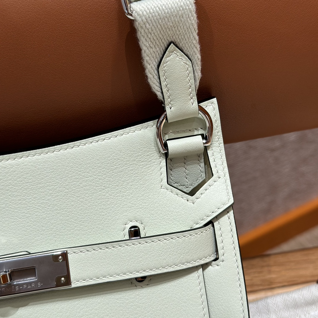 Mini Jypsiere 23cm Swift Leather Shoulder Bag with Silver Hardware 5 i1714917058 7442 1