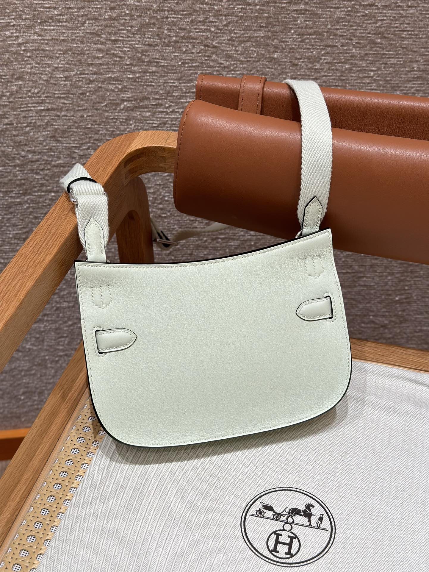 Mini Jypsiere 23cm Swift Leather Shoulder Bag with Silver Hardware 3 i1714917058 9282 3
