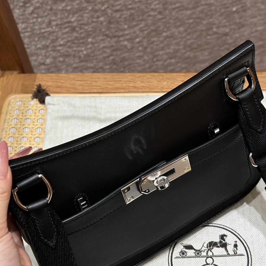 Mini Jypsiere 23cm Black Swift Leather Silver Buckle Crossbody Bag 6 i1714917188 414 3