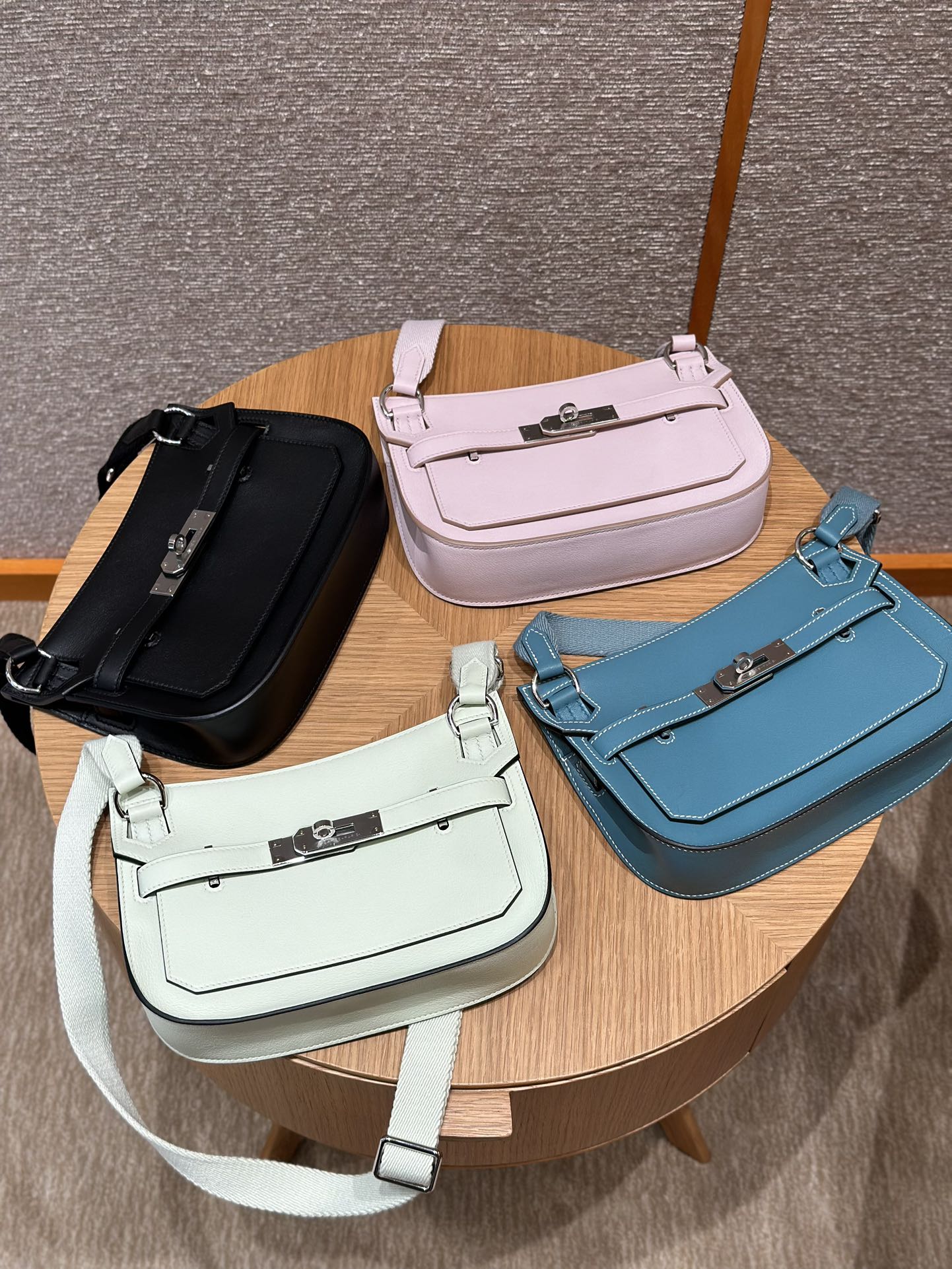 Jypsiere Style Mini Crossbody Bag, Swift Leather, Gold/Silver Hardware, 23cm 2 i1714917242 3633 3