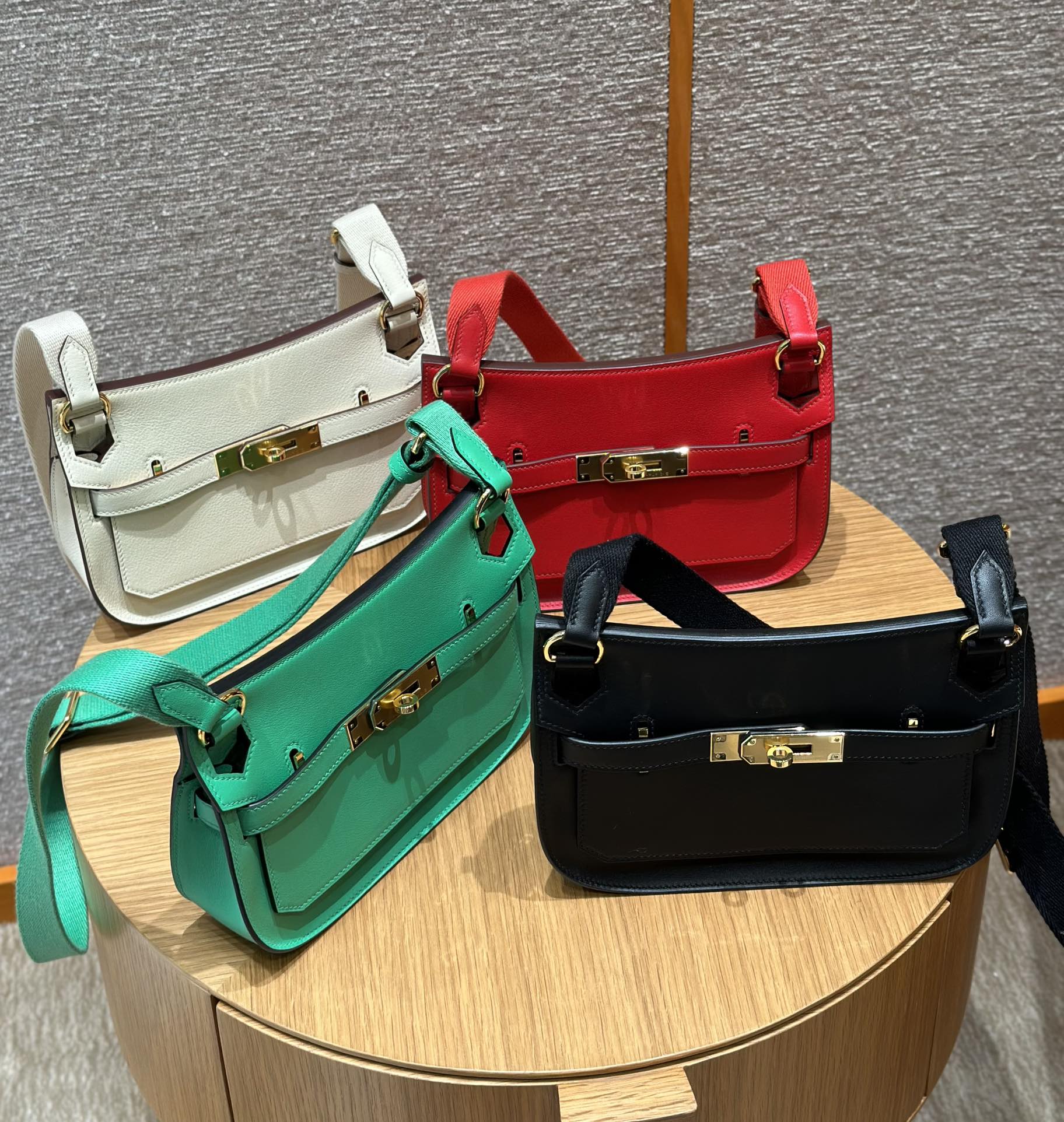 Jypsiere Style Mini Crossbody Bag, Swift Leather, Gold/Silver Hardware, 23cm 5 i1714917242 4552 4