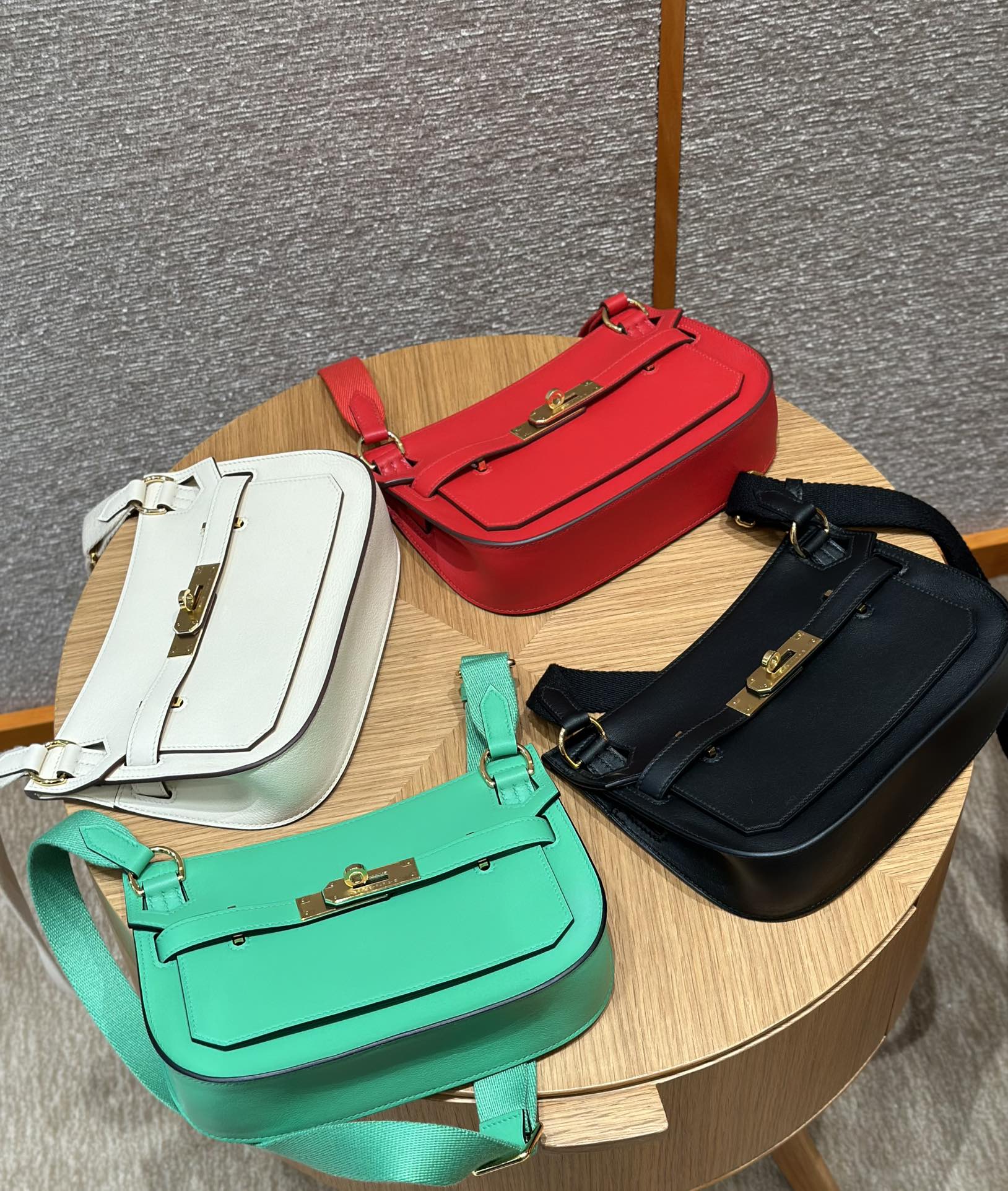 Jypsiere Style Mini Crossbody Bag, Swift Leather, Gold/Silver Hardware, 23cm 4 i1714917242 8848 2