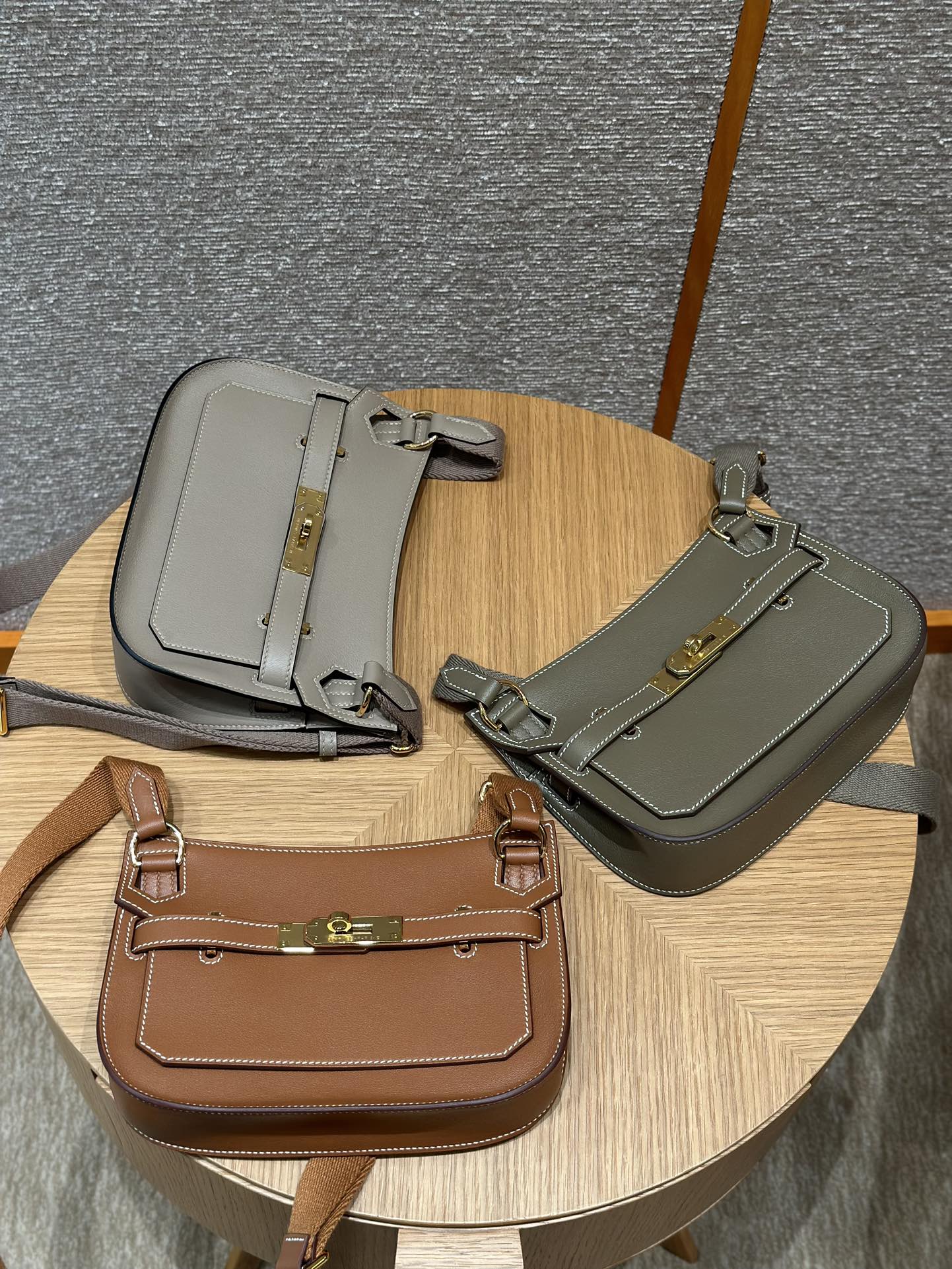 Jypsiere Style Mini Crossbody Bag, Swift Leather, Gold/Silver Hardware, 23cm 7 i1714917242 9018 6