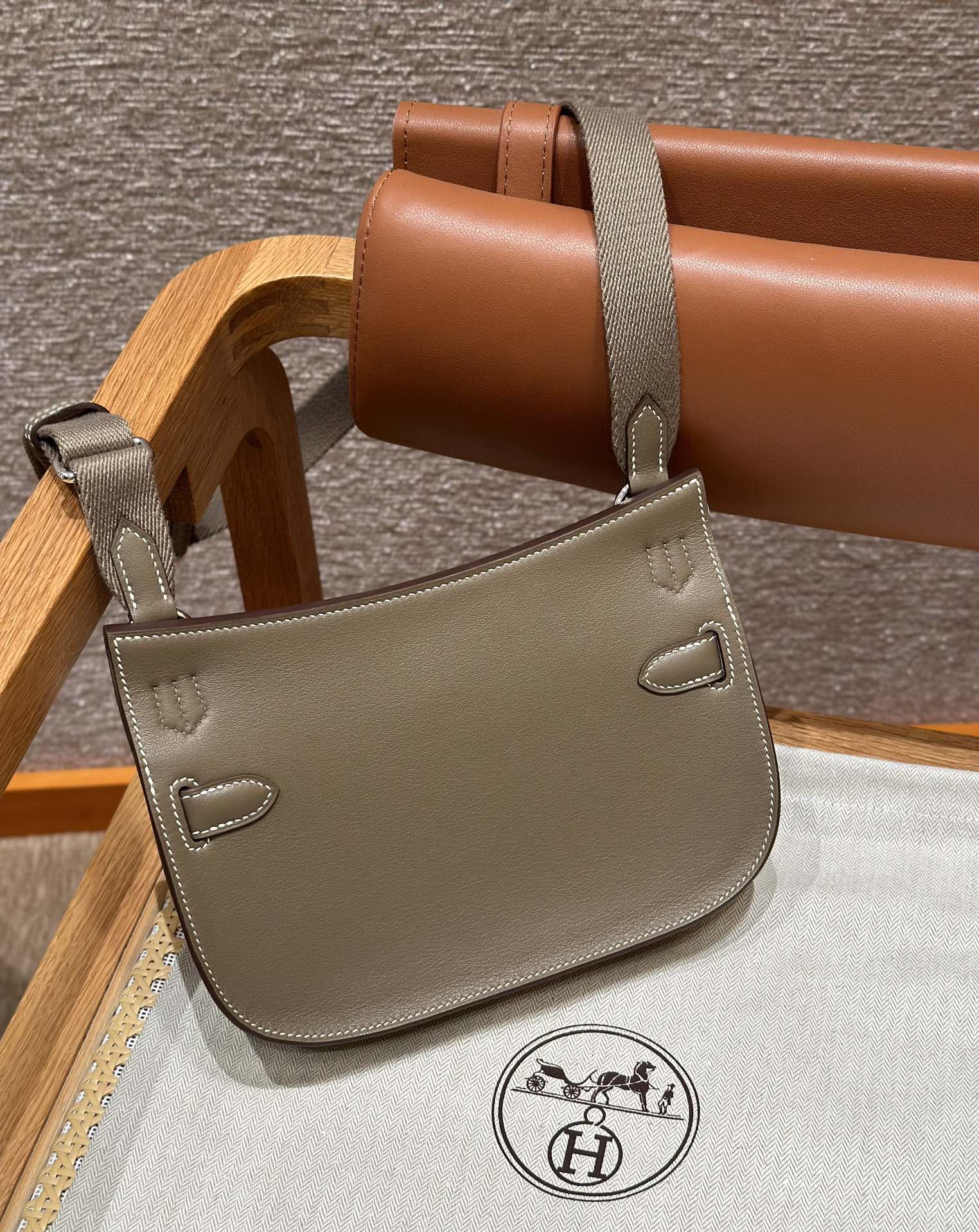 Jypsiere Mini Bag, 23cm, Swift Leather, Elephant Gray, Silver Hardware 3 i1715060622 9232 1