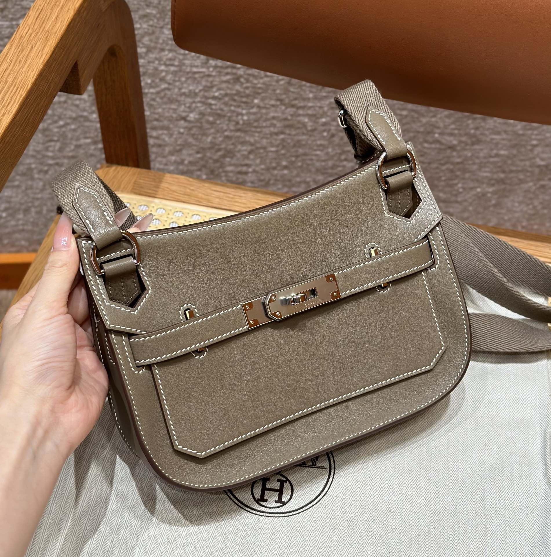 Jypsiere Mini Bag, 23cm, Swift Leather, Elephant Gray, Silver Hardware 7 i1715060622 9736 7