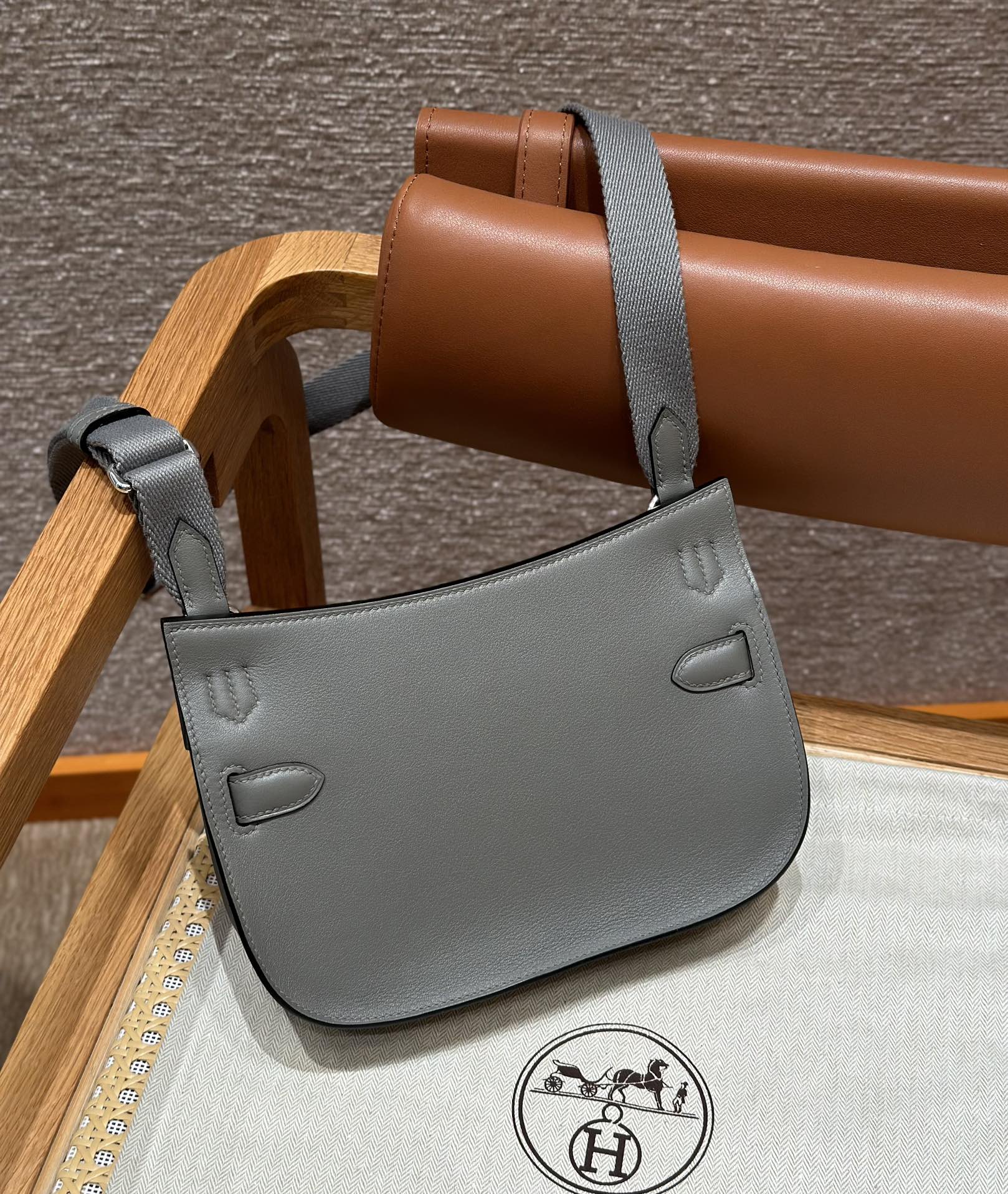 Elegant Jypsiere Style Crossbody Bag - Rain Cloud Gray, 23cm, Swift Leather 2 i1715060843 5255 1