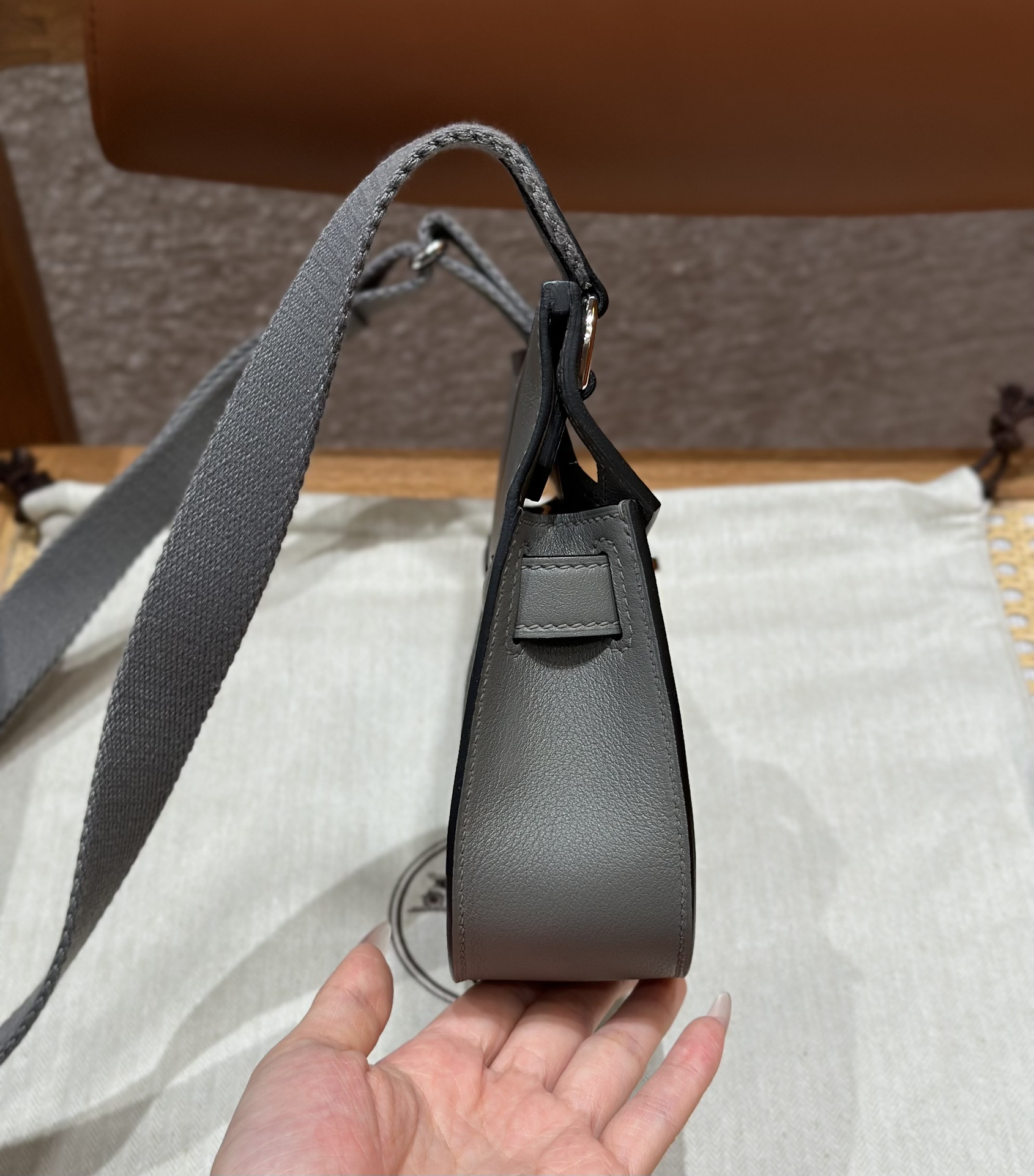 Elegant Jypsiere Style Crossbody Bag - Rain Cloud Gray, 23cm, Swift Leather 4 i1715060843 9859 2